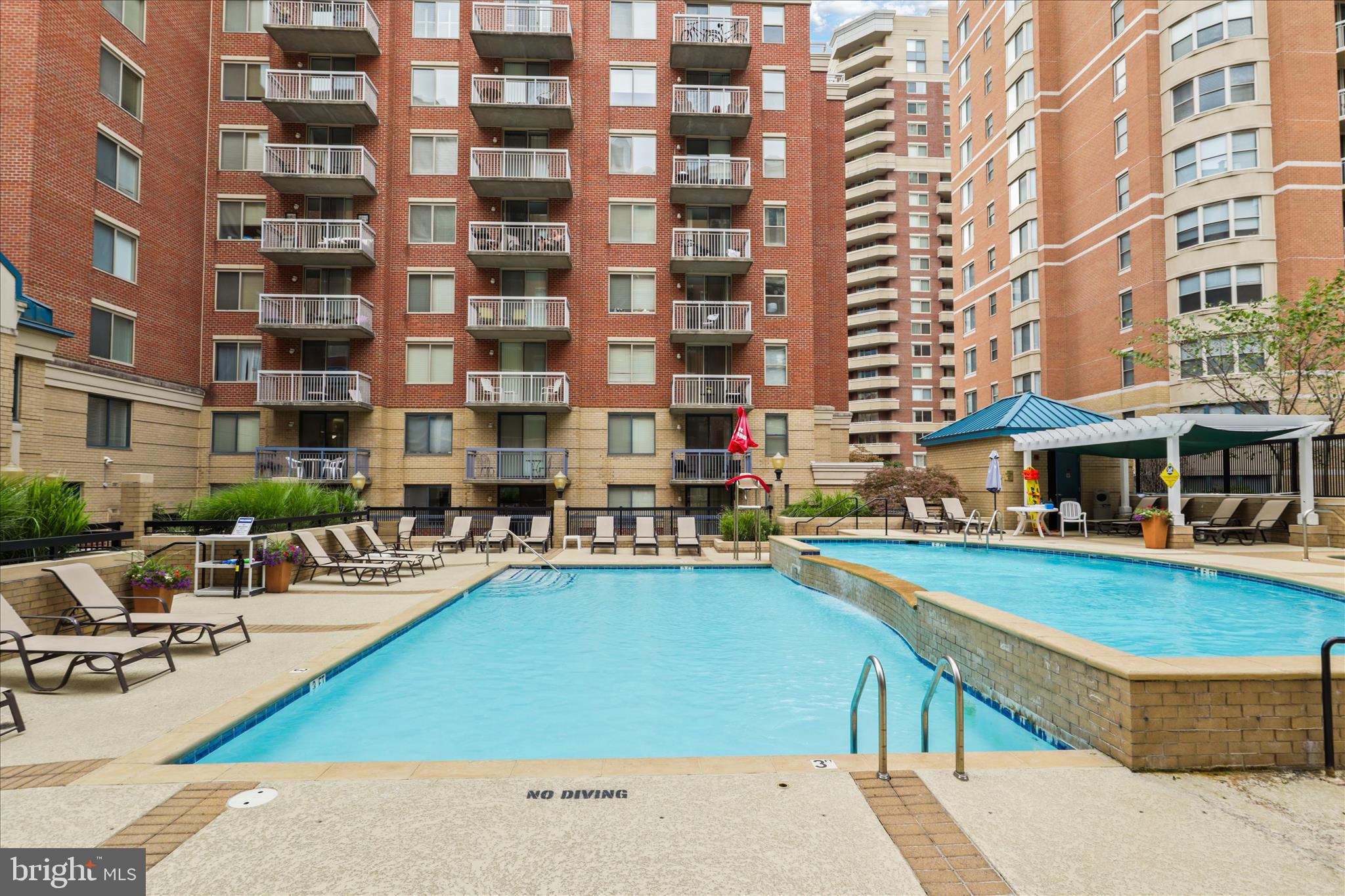 LEXINGTON SQUARE - Residential