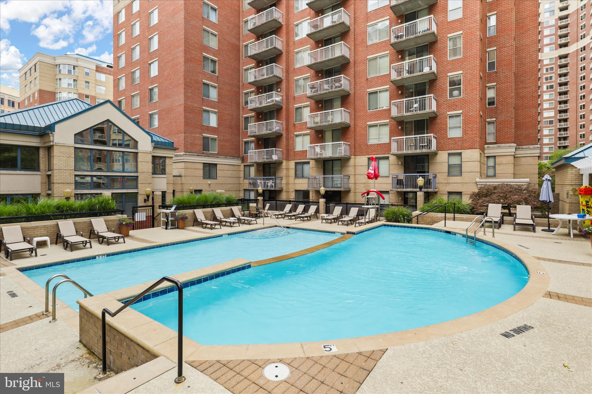 LEXINGTON SQUARE - Residential