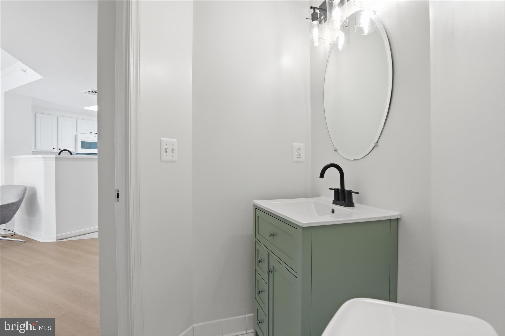 LEXINGTON SQUARE - Residential