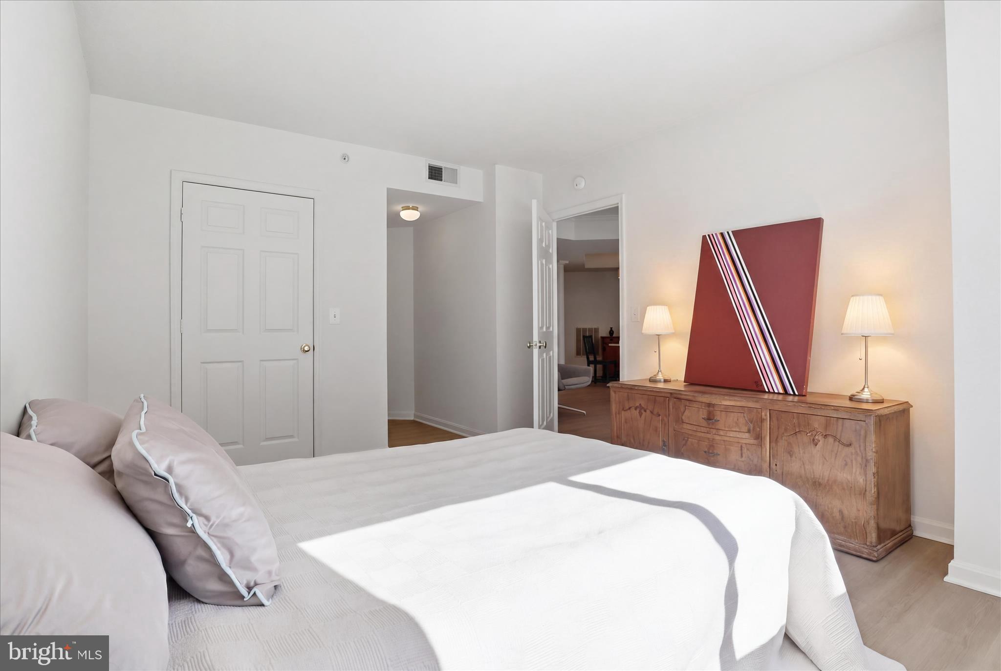 LEXINGTON SQUARE - Residential