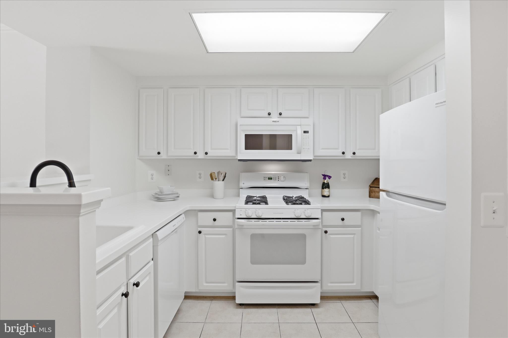 LEXINGTON SQUARE - Residential