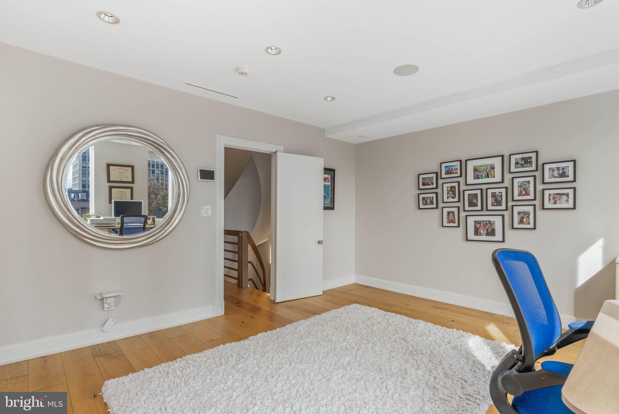 SOCIETY HILL - Residential