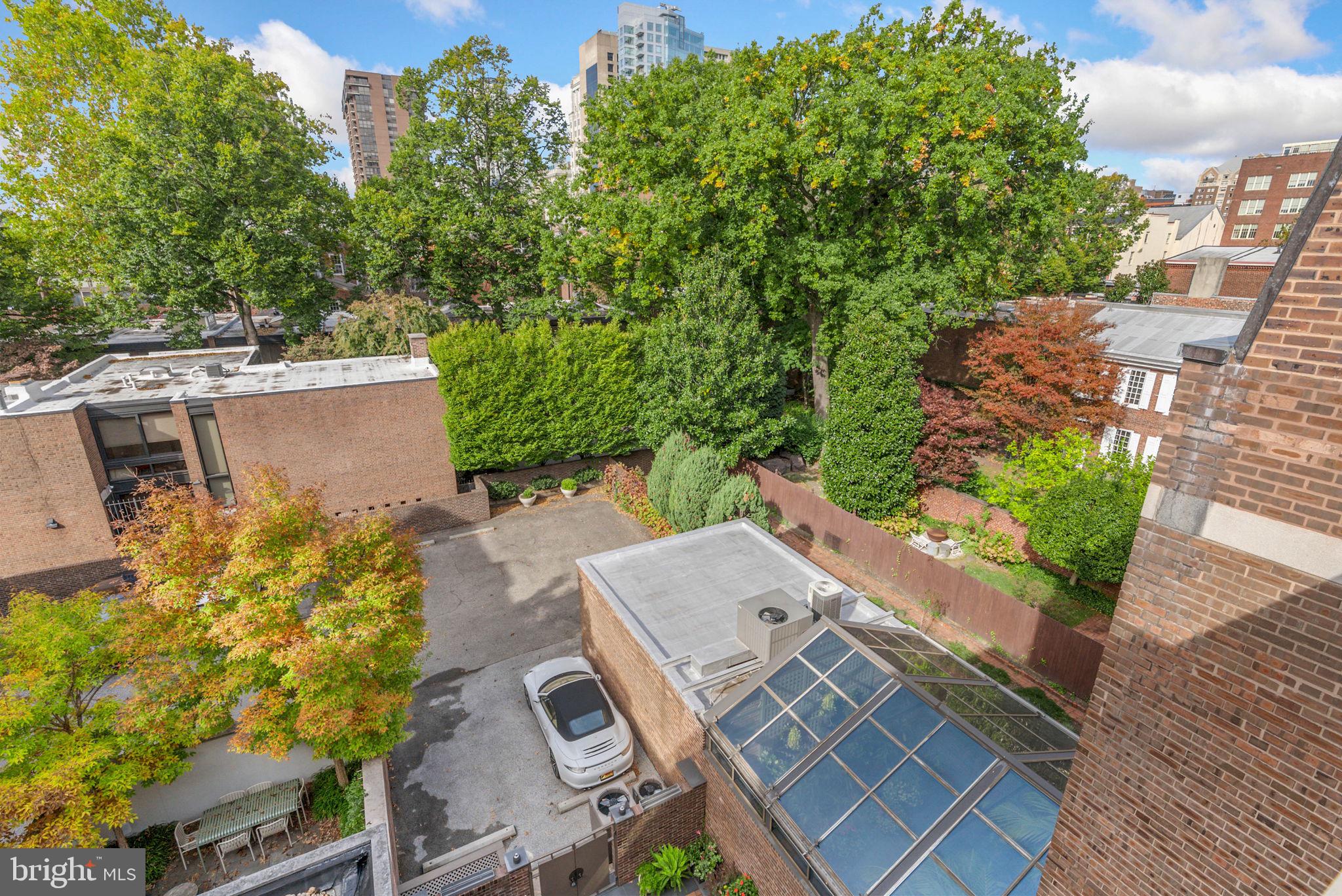 SOCIETY HILL - Residential