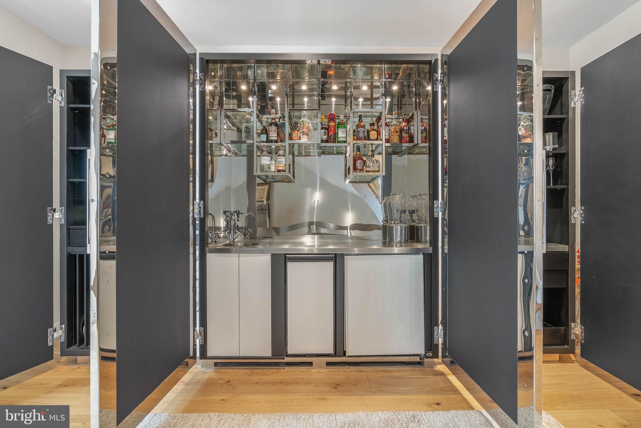 SOCIETY HILL - Residential