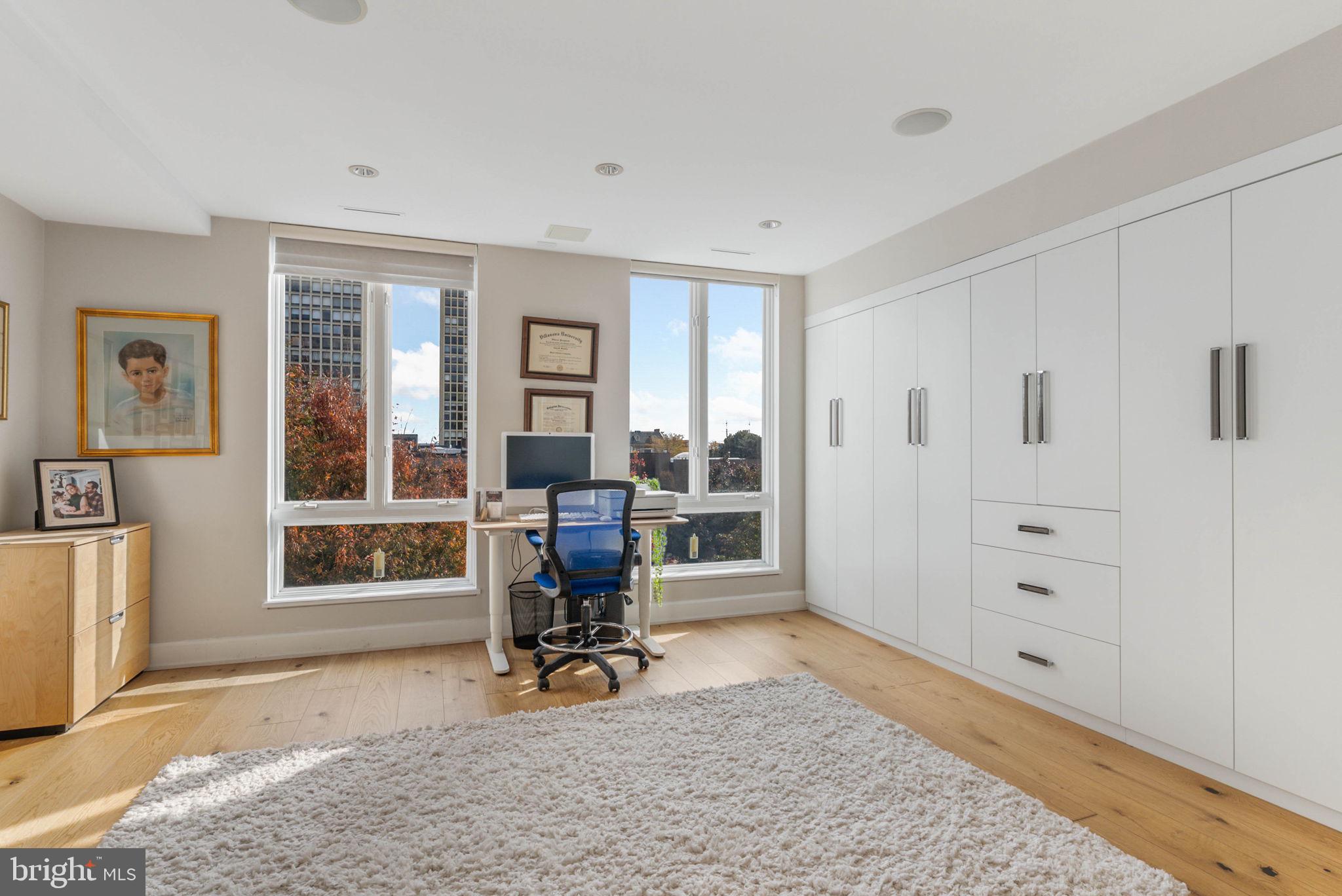 SOCIETY HILL - Residential