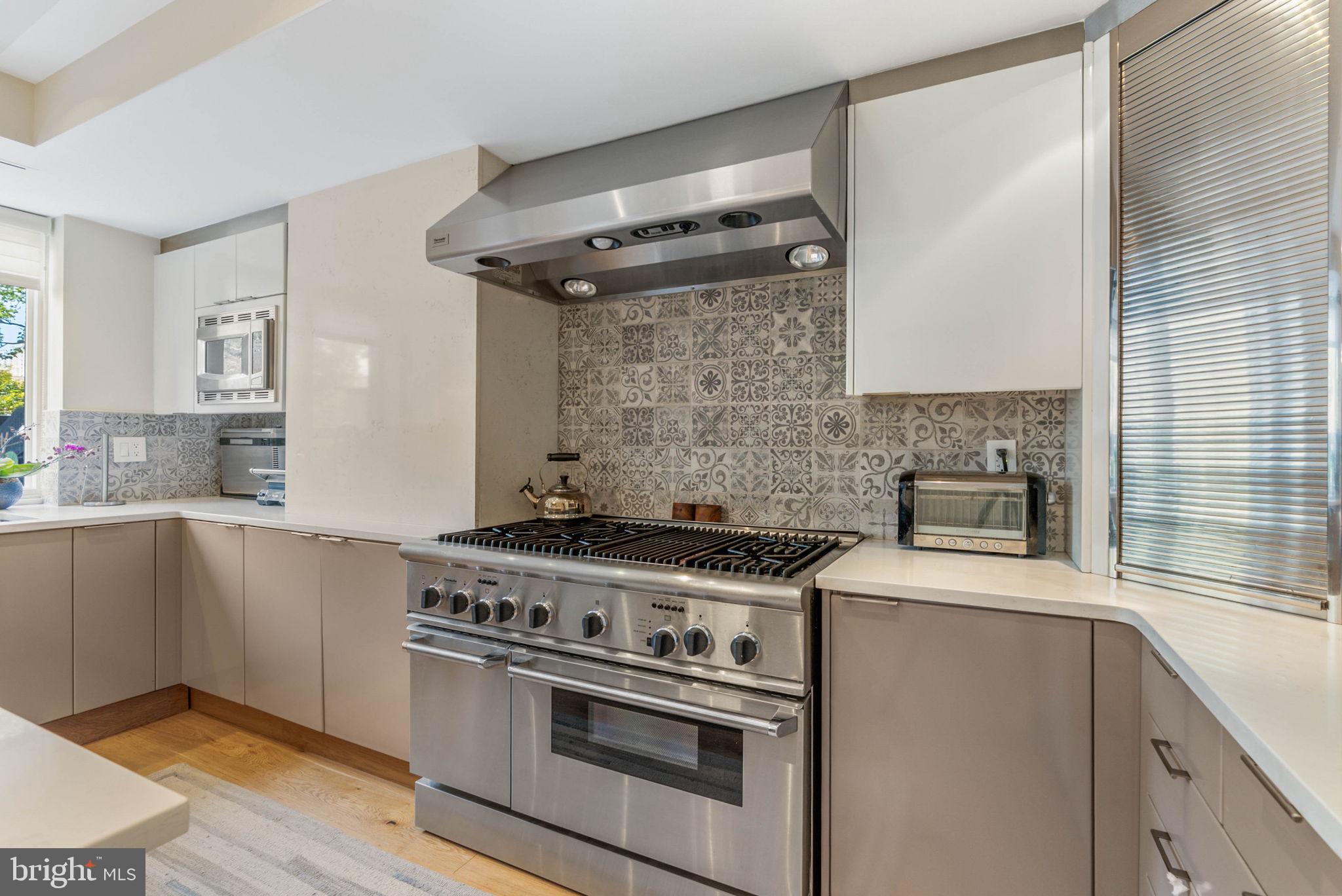 SOCIETY HILL - Residential