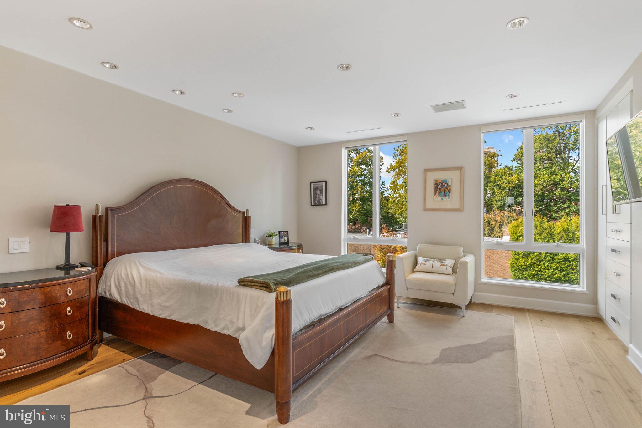 SOCIETY HILL - Residential