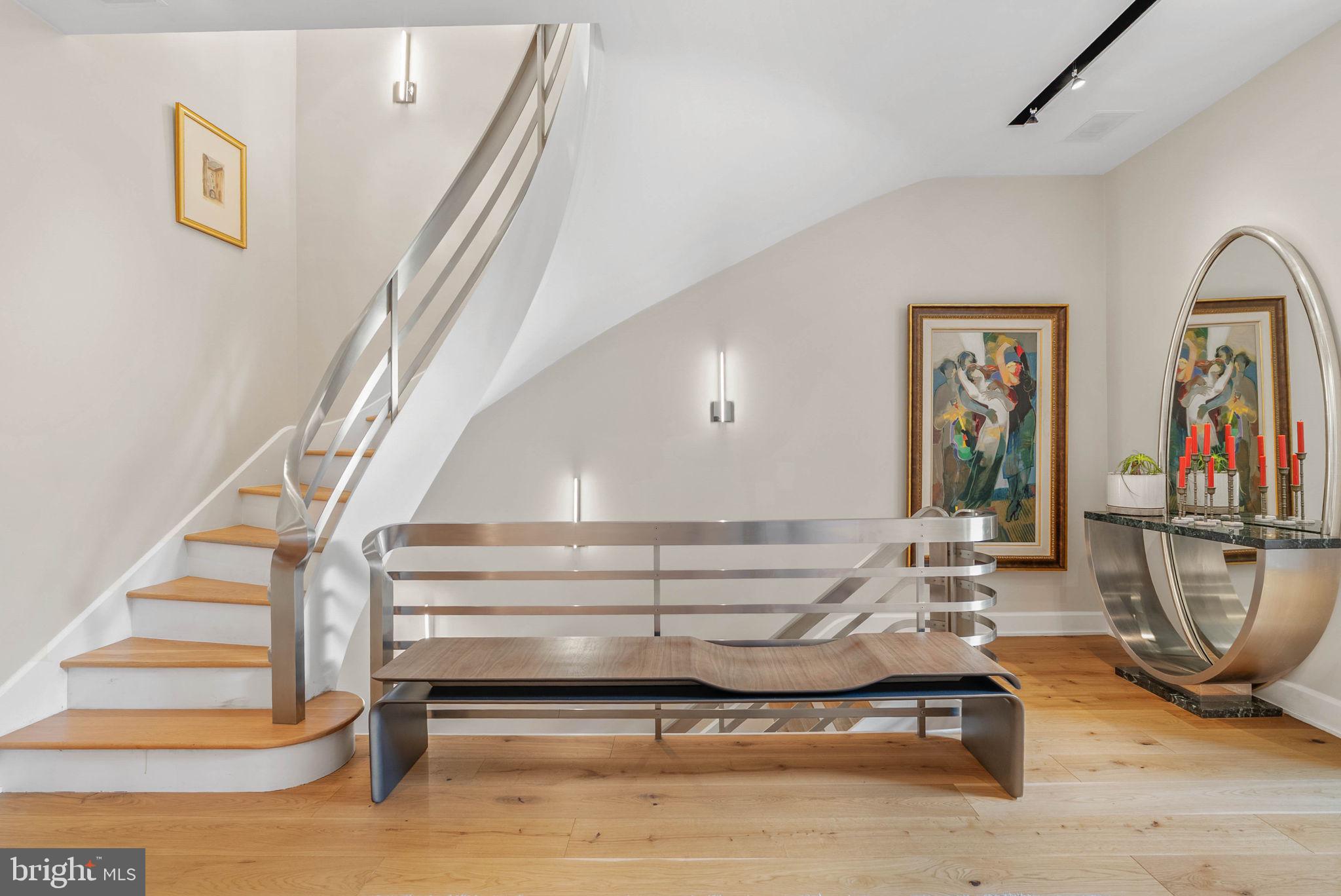 SOCIETY HILL - Residential