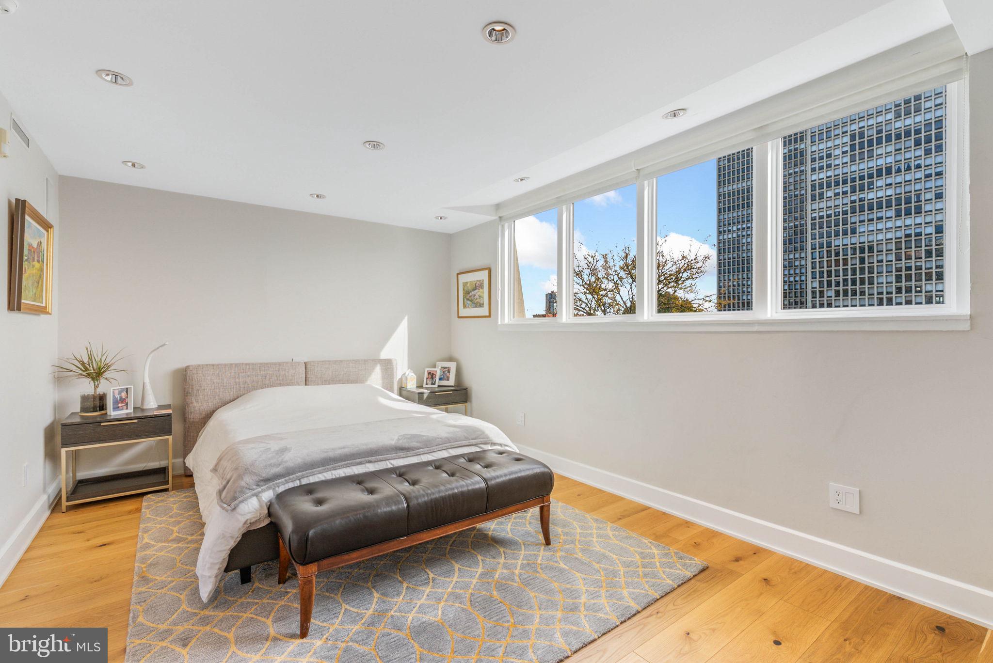 SOCIETY HILL - Residential