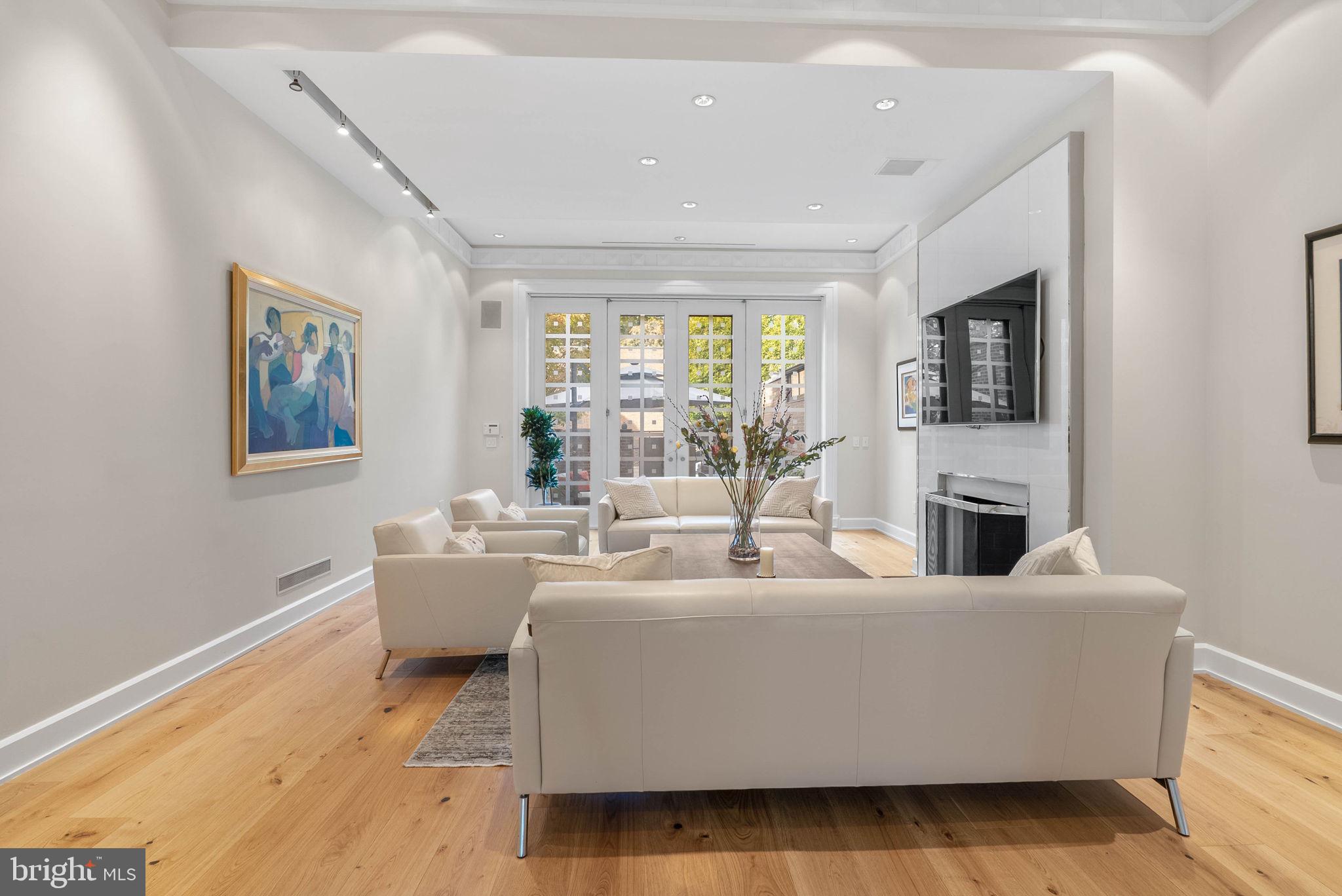 SOCIETY HILL - Residential