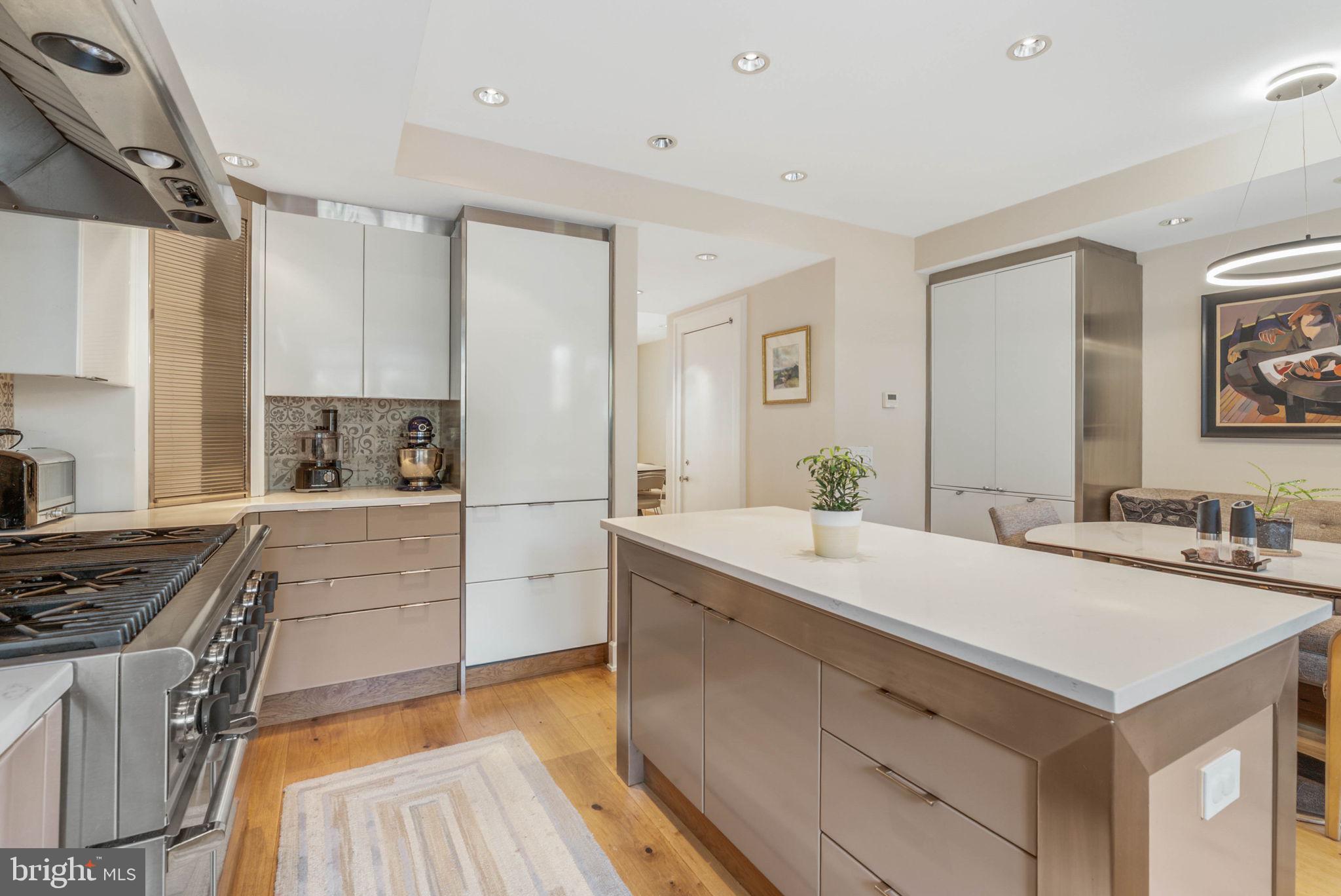 SOCIETY HILL - Residential