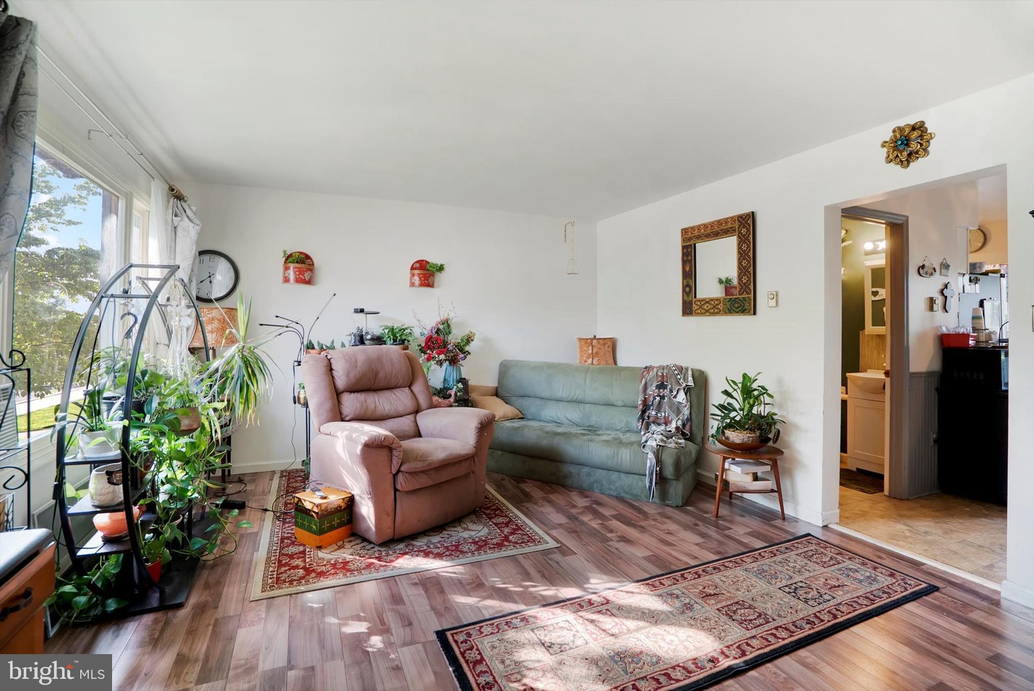 558 E LINDEN STREET