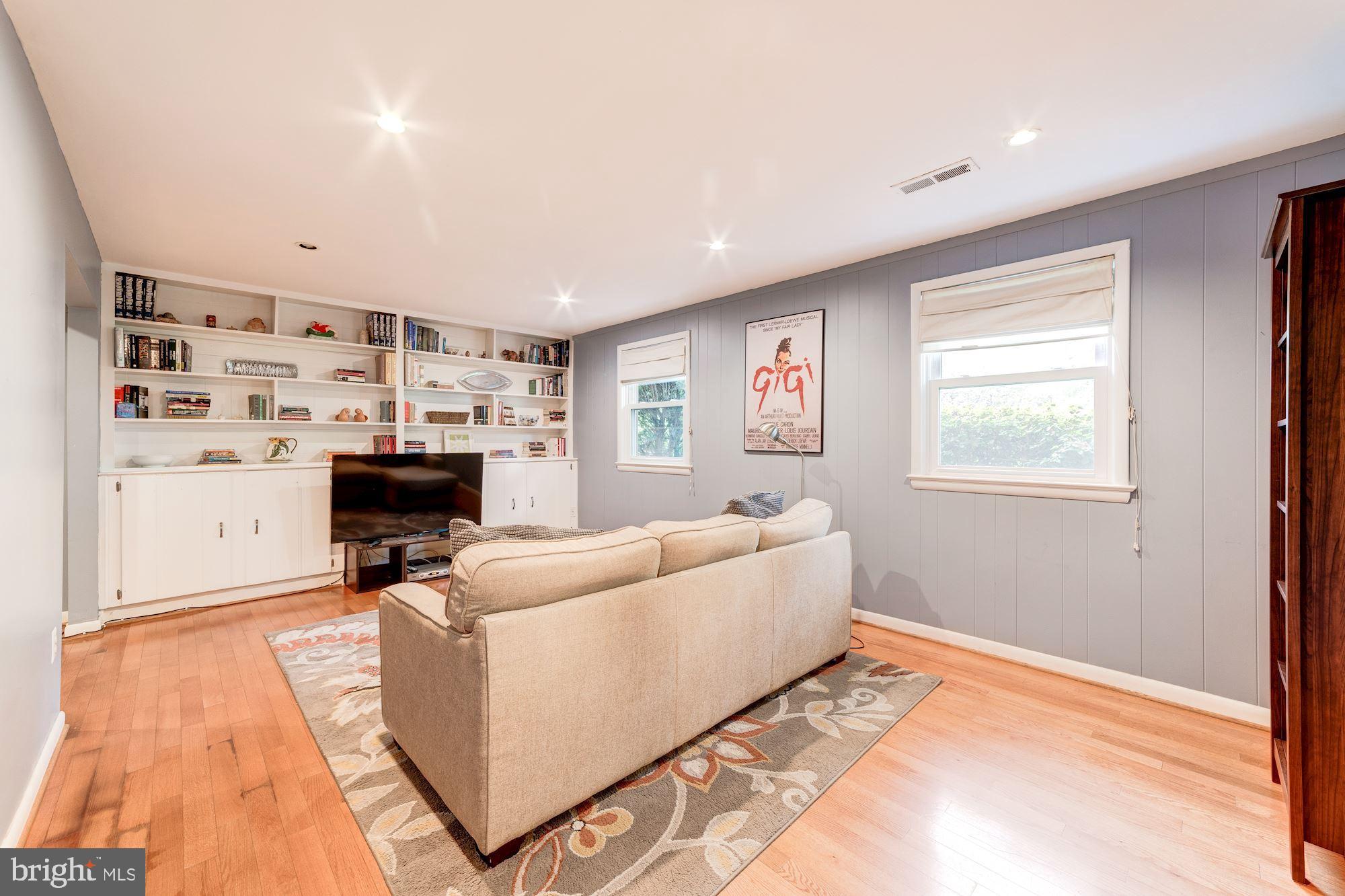 SLEEPY HOLLOW WOODS - Residential