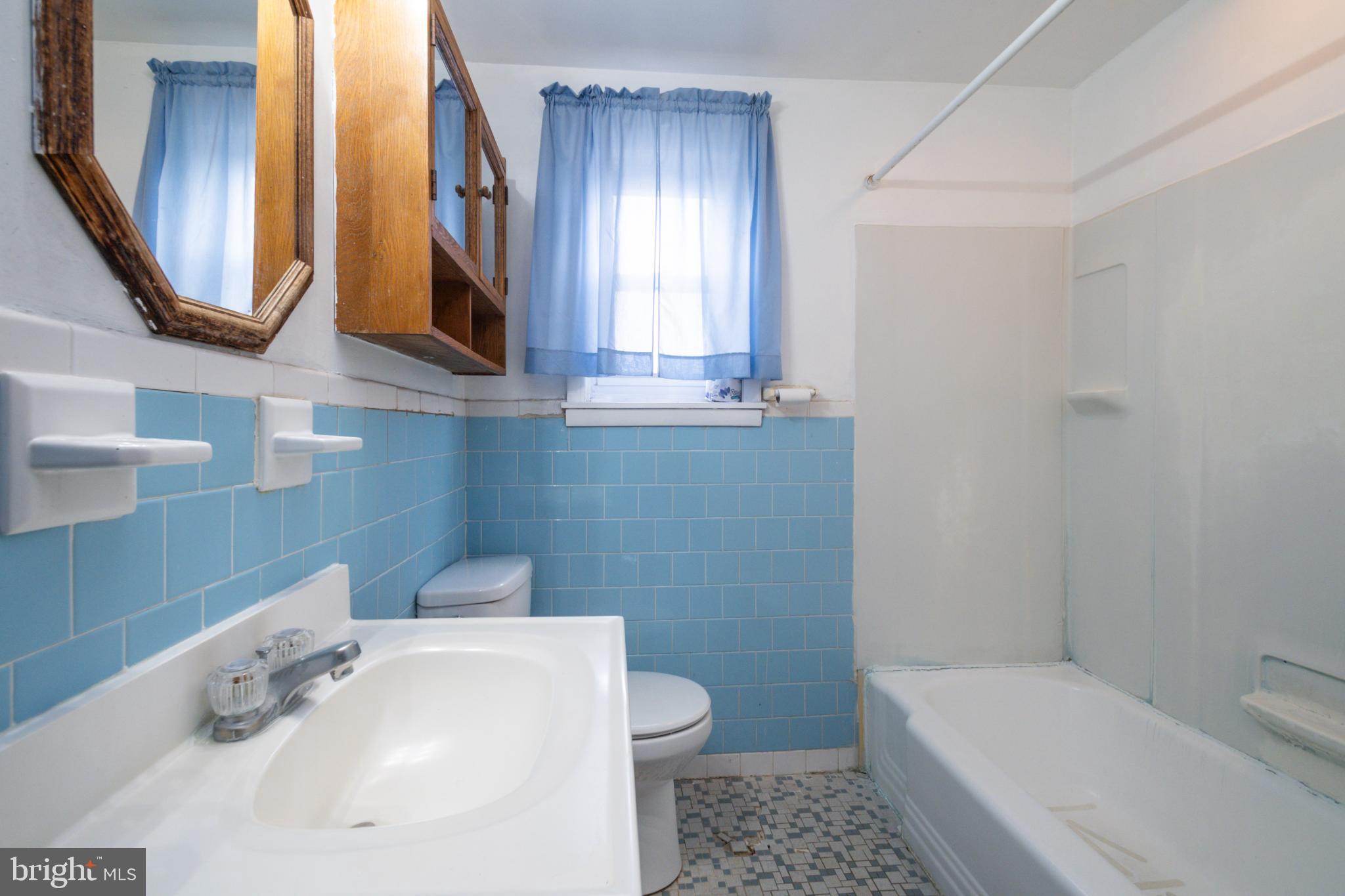 FOX RIDGE MANOR - Residential