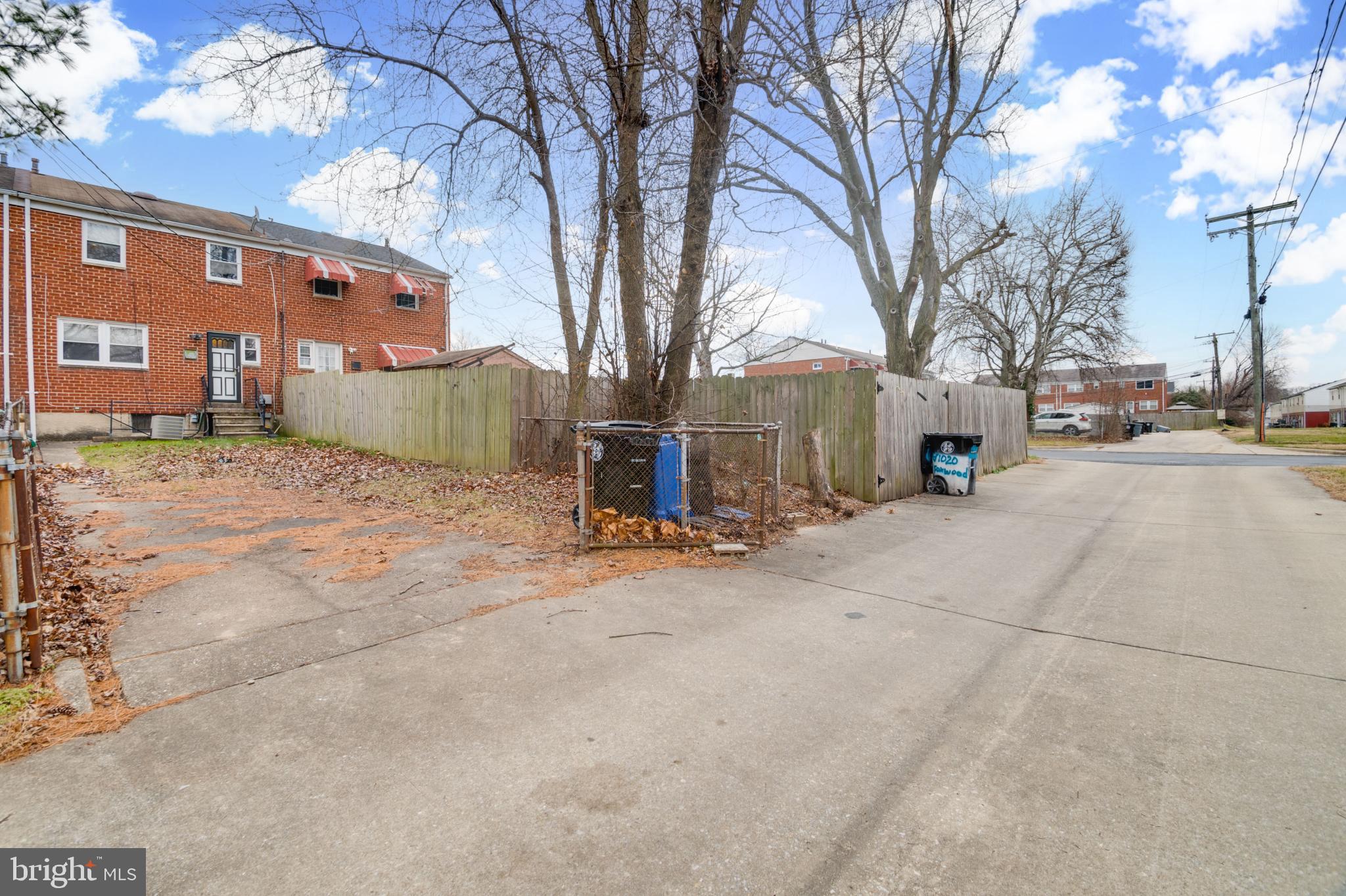 FOX RIDGE MANOR - Residential