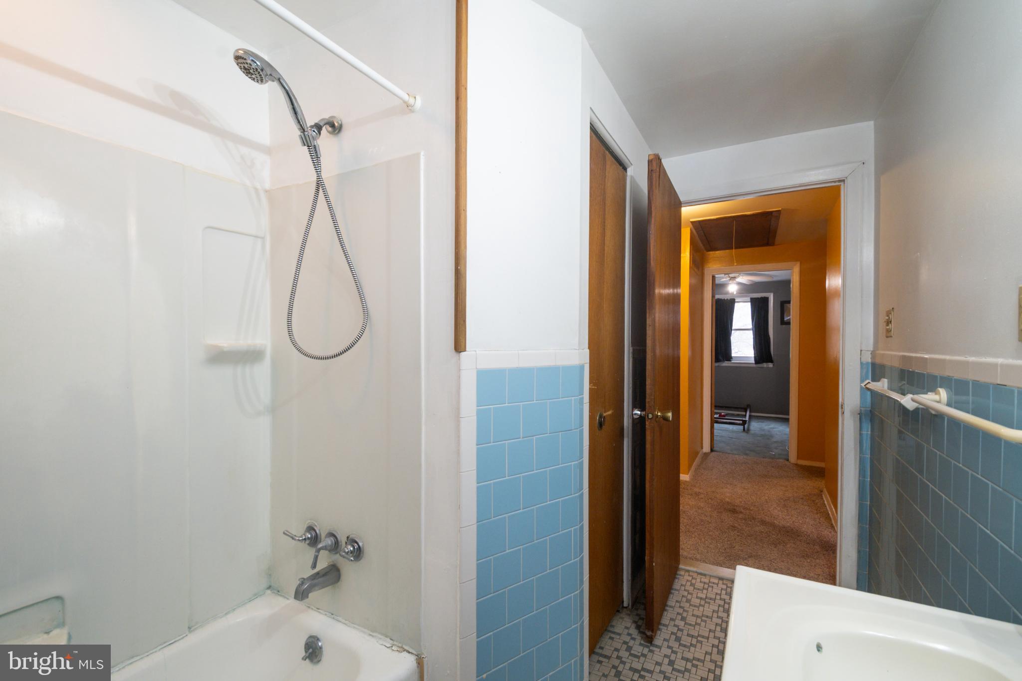 FOX RIDGE MANOR - Residential