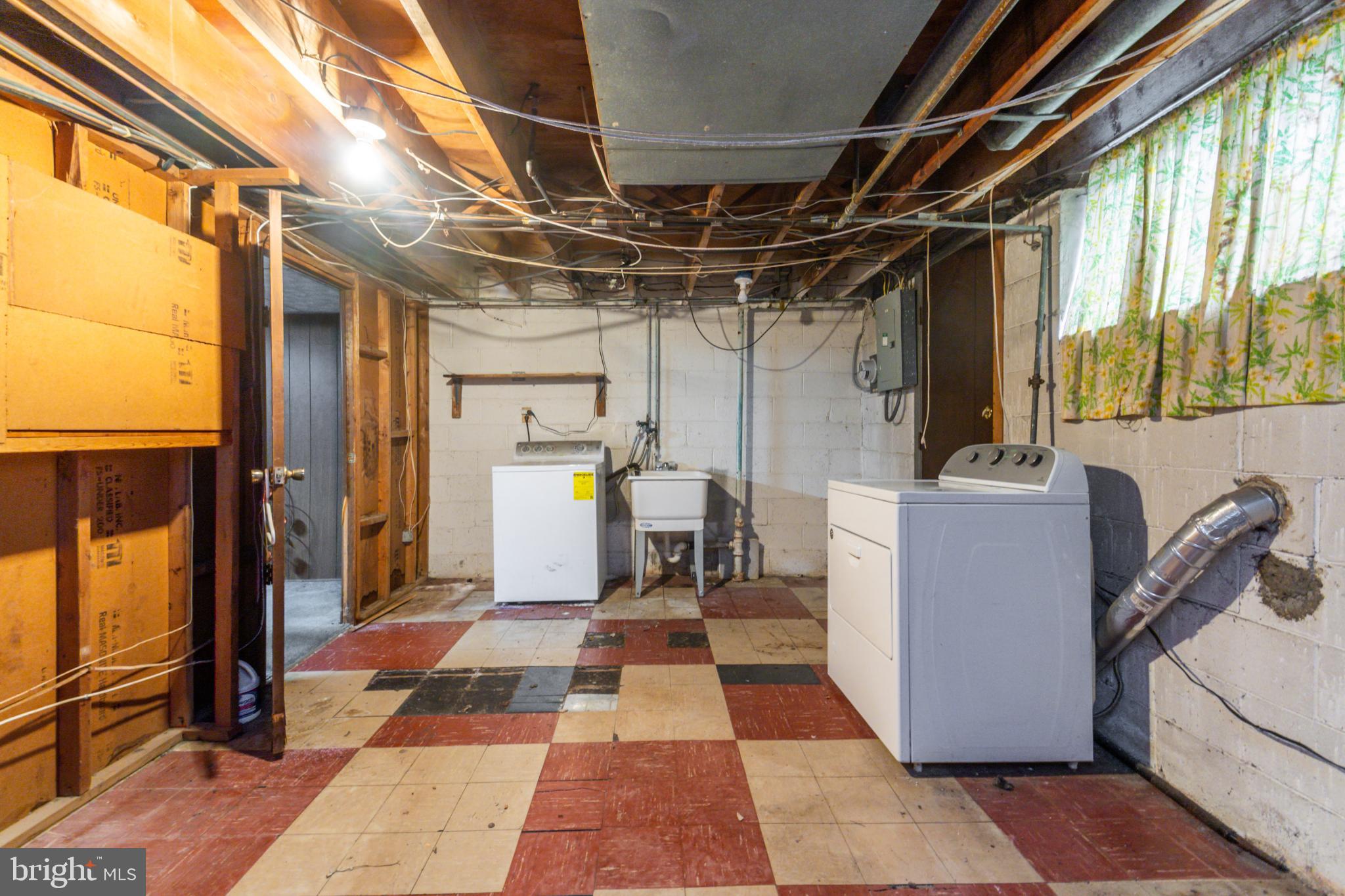 FOX RIDGE MANOR - Residential