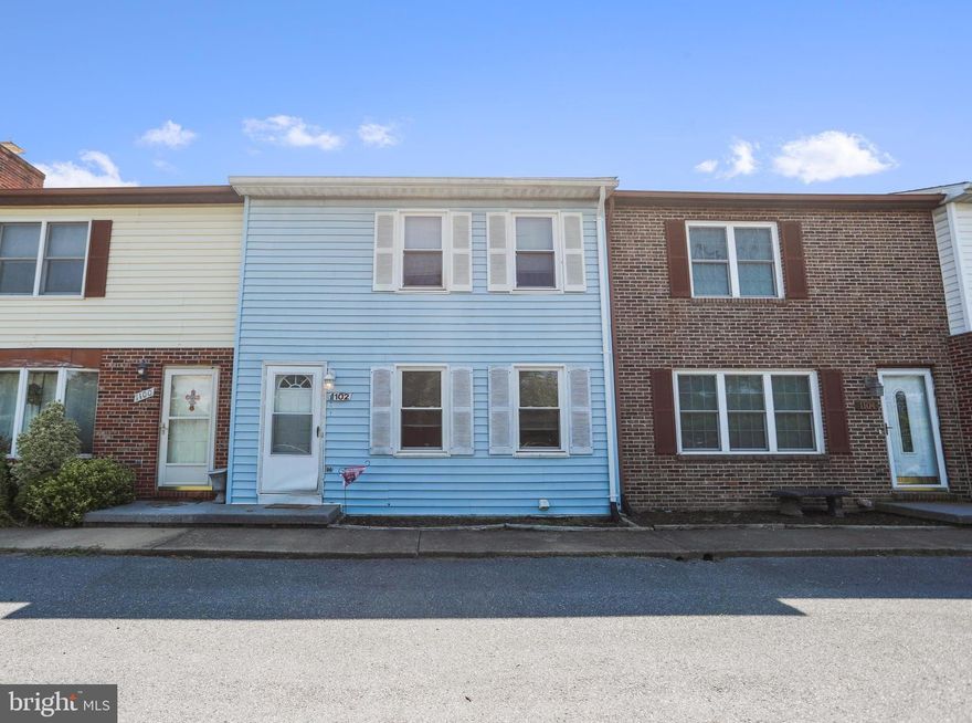 Fixer Upper Townhouse in the town of Woodstock.   Living room and kitchen have laminate flooring.  Half bath and laundry closet on the main level.  3 bedrooms and full bath upstairs.  All appliances convey, but dishwasher does not work.  Needs some TLC, but priced to sell!  Sold as-is.