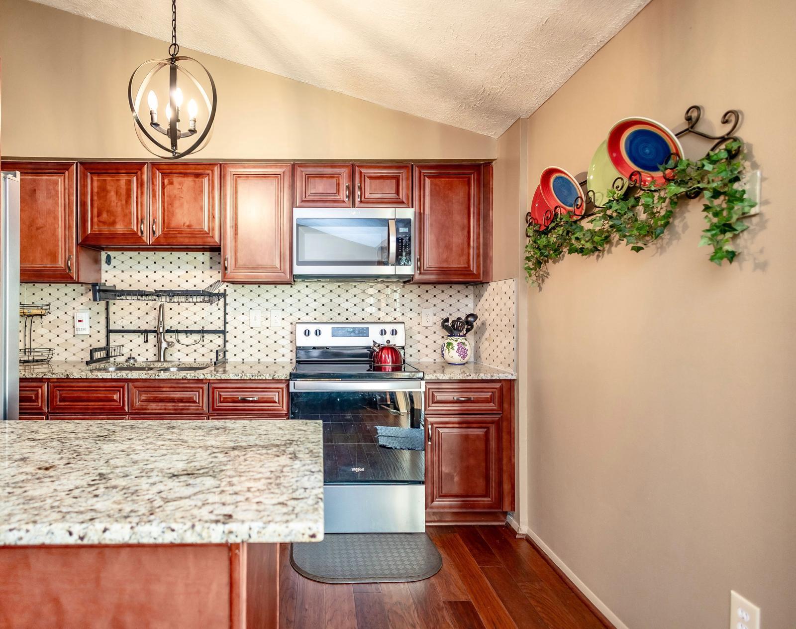 2507 LAUREL VALLEY GARTH