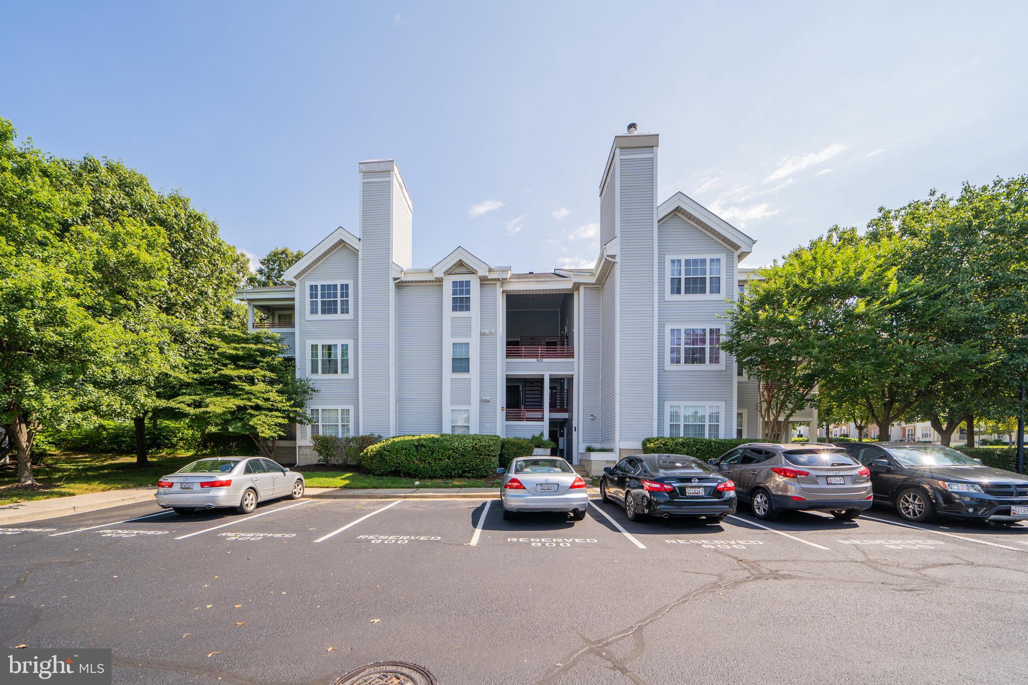 Gorgeous Penthouse unit with spacious loft. New carpet, new hot water heater, new paint, new ceiling fans and newly renovated bathroom. vaulted ceilings, fireplace and balcony off of master bedroom. Conveniently located within miles to Ft. Meade and major commuter routes 97/32
