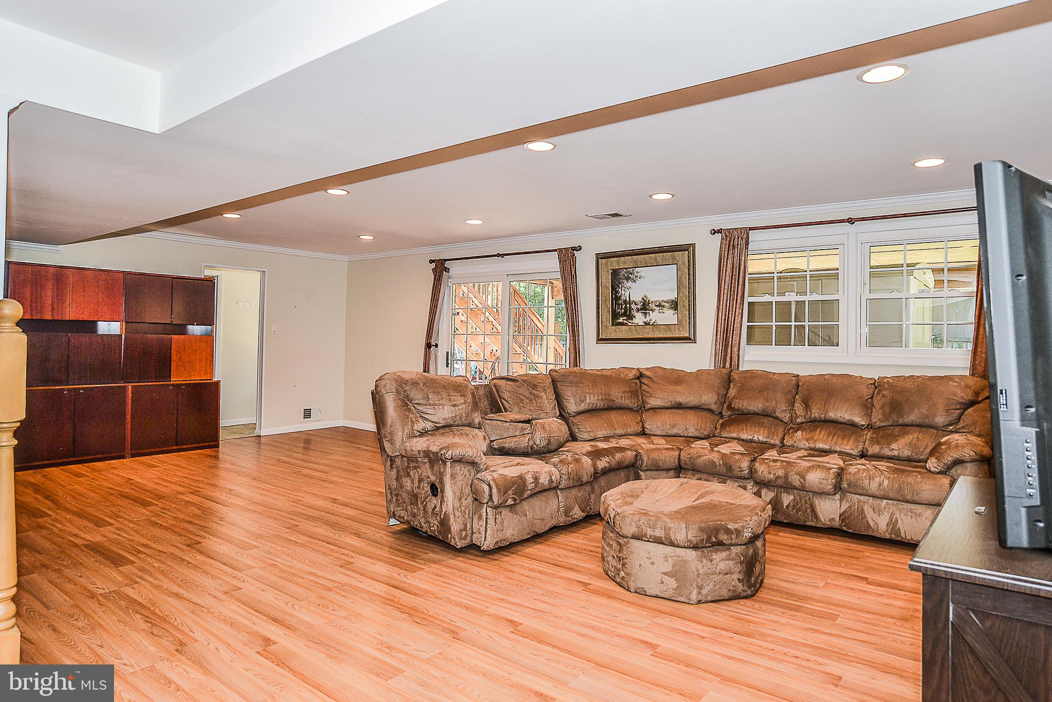 MOSBY WOODS - Residential Lease