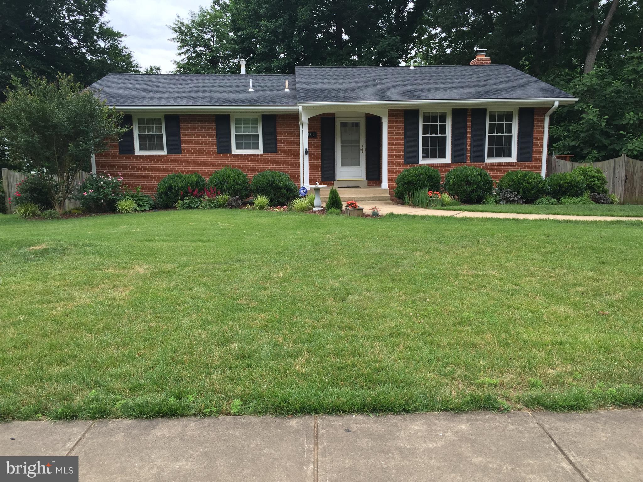 MOSBY WOODS - Residential Lease