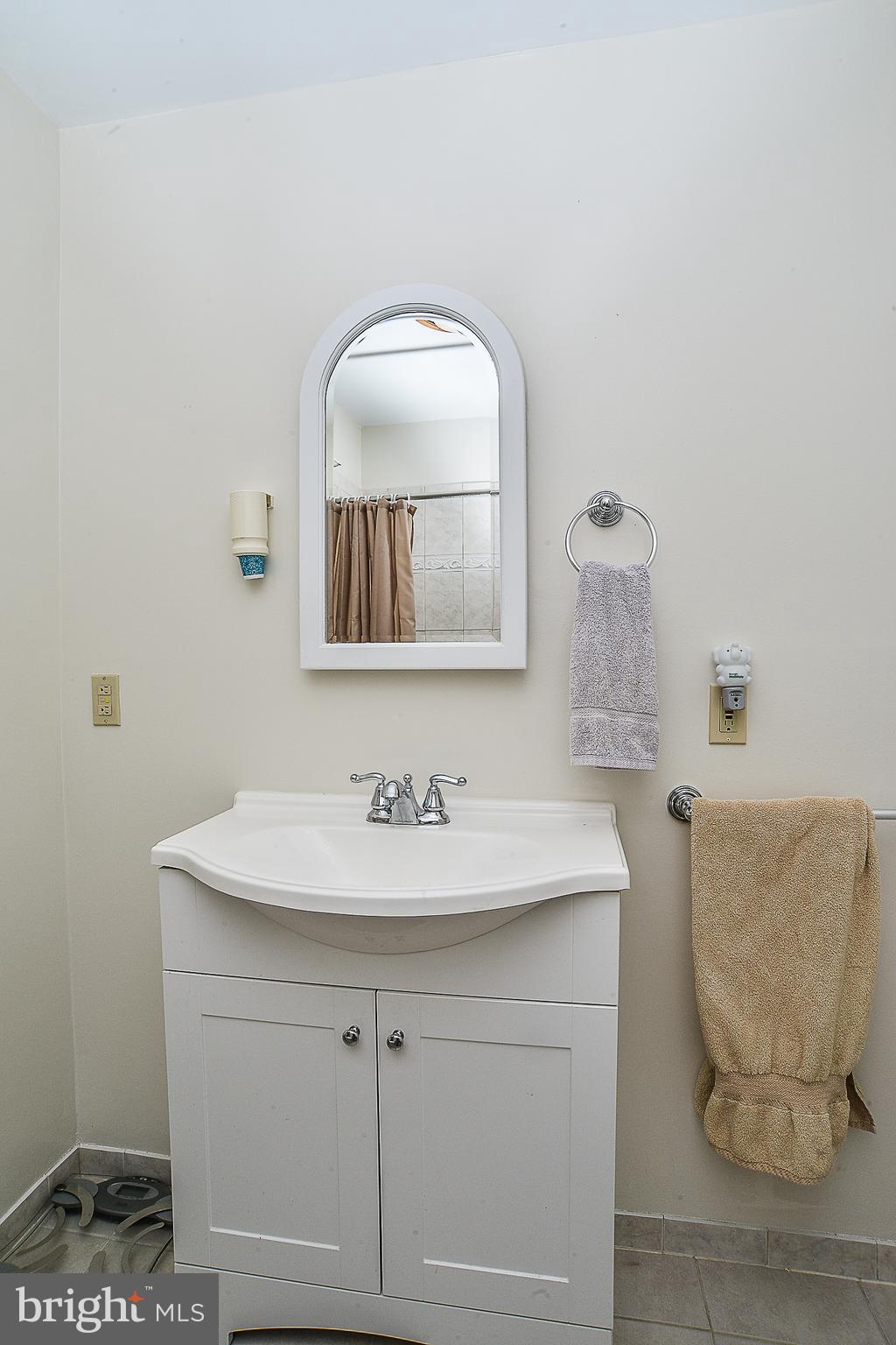 MOSBY WOODS - Residential Lease