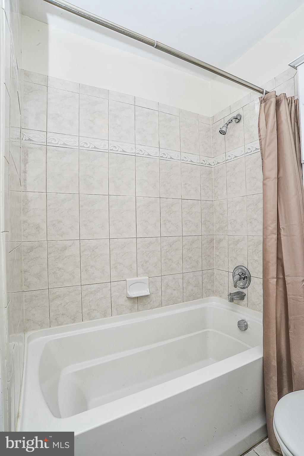 MOSBY WOODS - Residential Lease