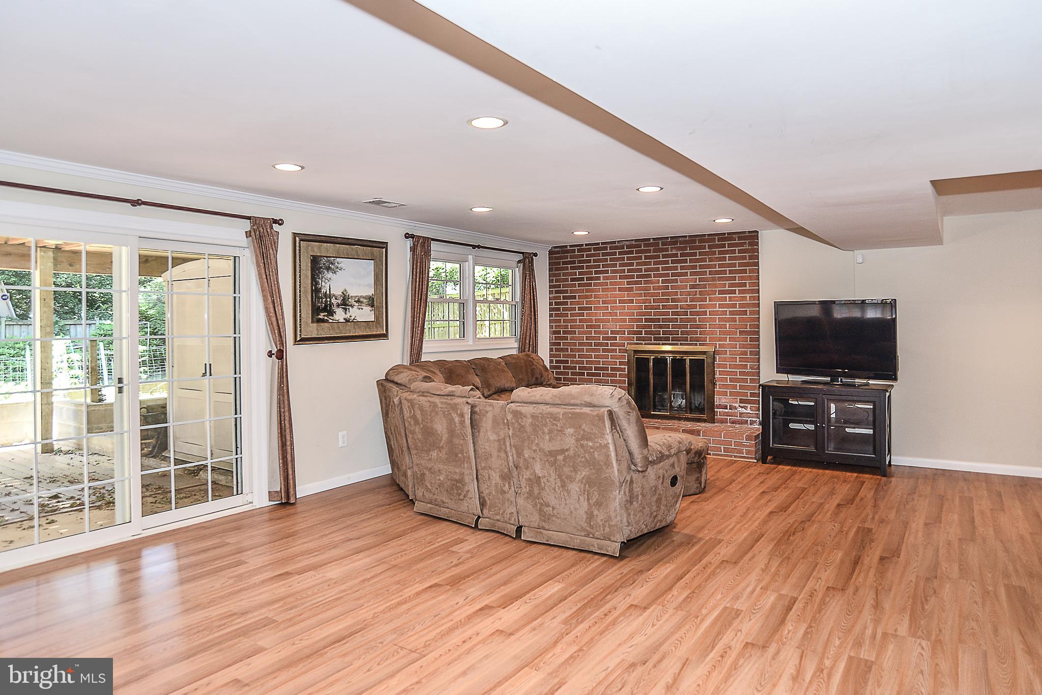 MOSBY WOODS - Residential Lease