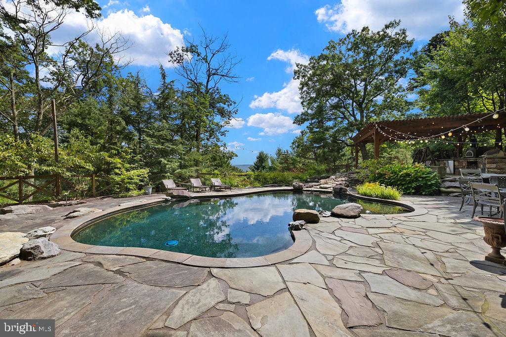 1246 SHIPPENSBURG ROAD