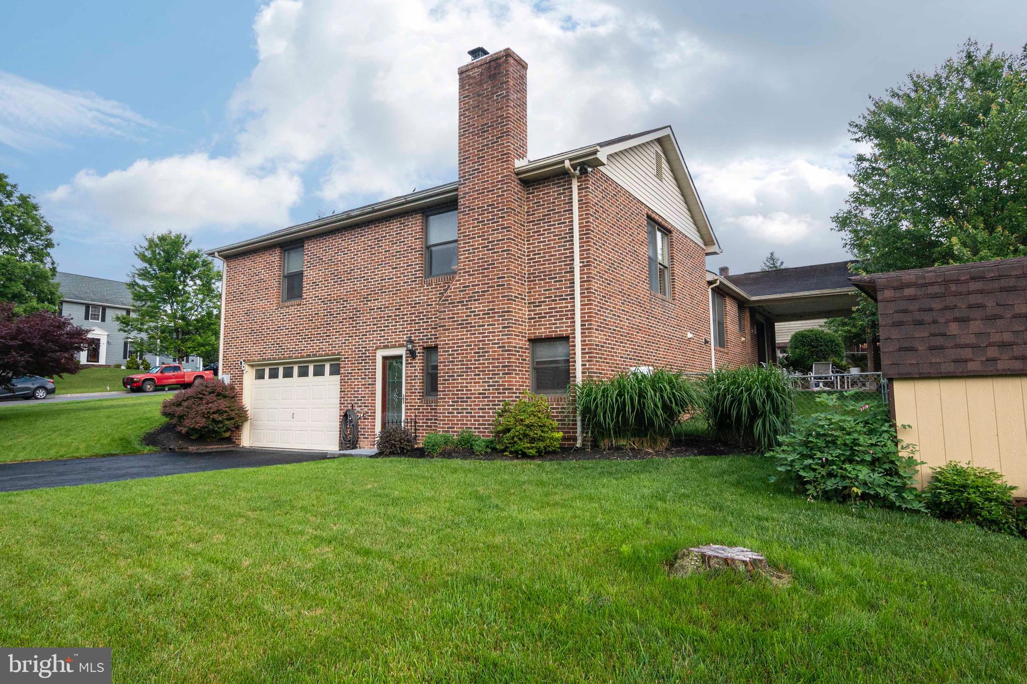 VAUGHT ESTATES - Residential