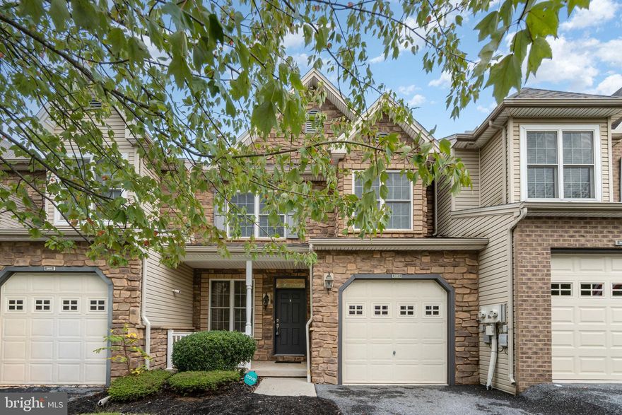 Freshly painted with brand new carpet, this townhome in Lewisberry is truly move-in ready. You’ll love the convenient location with quick access to I-83 and the PA Turnpike, putting both Harrisburg and York just minutes away — all while enjoying a peaceful, country-like setting.
The first floor has a bright, open layout with the kitchen, dining, and living areas flowing together — perfect for everyday living or entertaining. The kitchen features gas cooking, a large breakfast bar, and a morning room that leads right out to the covered patio, giving you the ideal spot to relax at the end of the day.
Upstairs you’ll find three spacious bedrooms, all with great closet space. The primary suite includes a walk-in closet and a private bath with double vanity and soaking tub. The lower level offers 9’ ceilings and plenty of potential if you’d like to finish it for additional living space down the road.
This home is solidly built, full of thoughtful details, and now updated with fresh paint and carpet so you can move right in and start enjoying it.