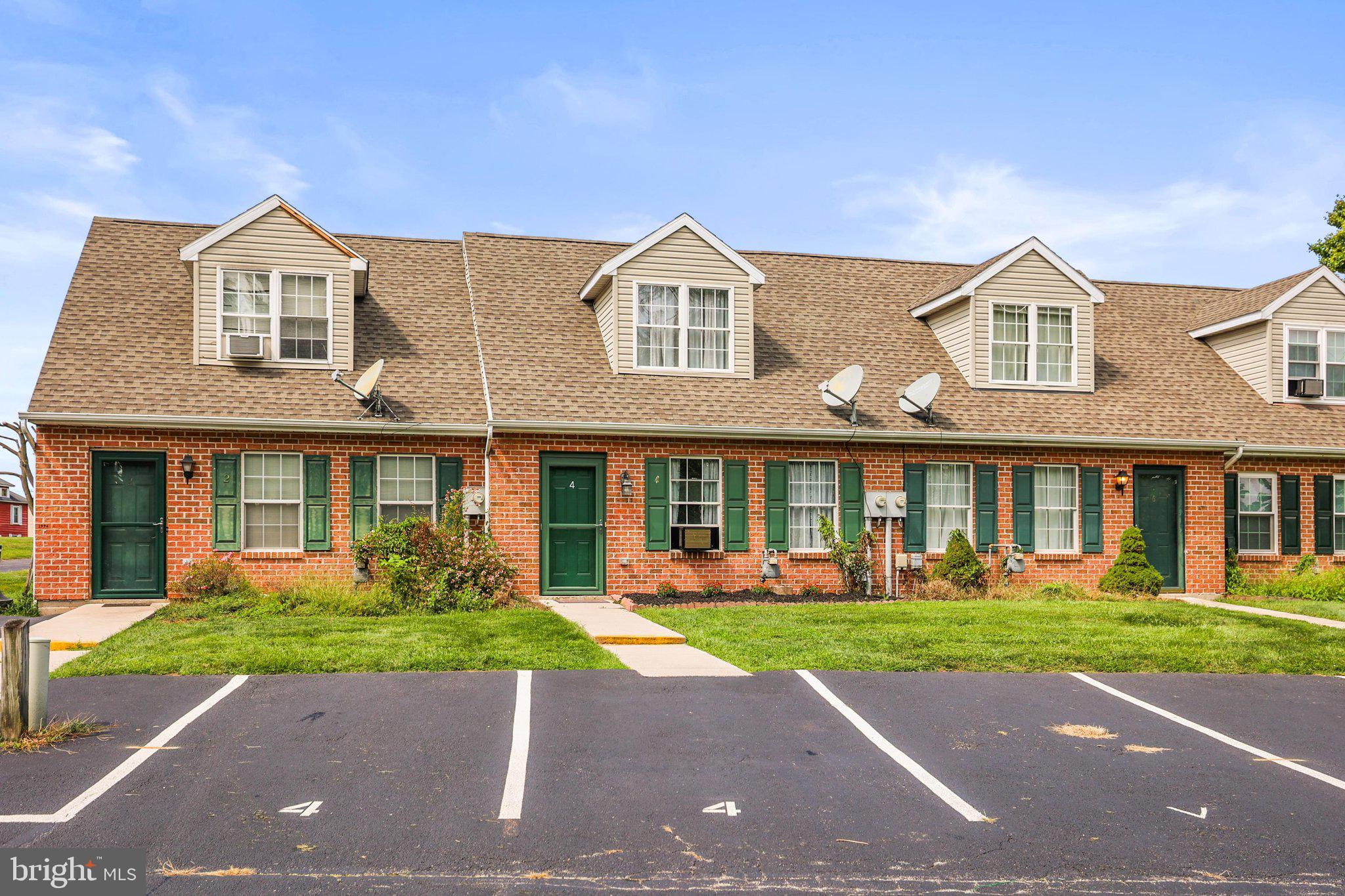 4 OXFORD COURT