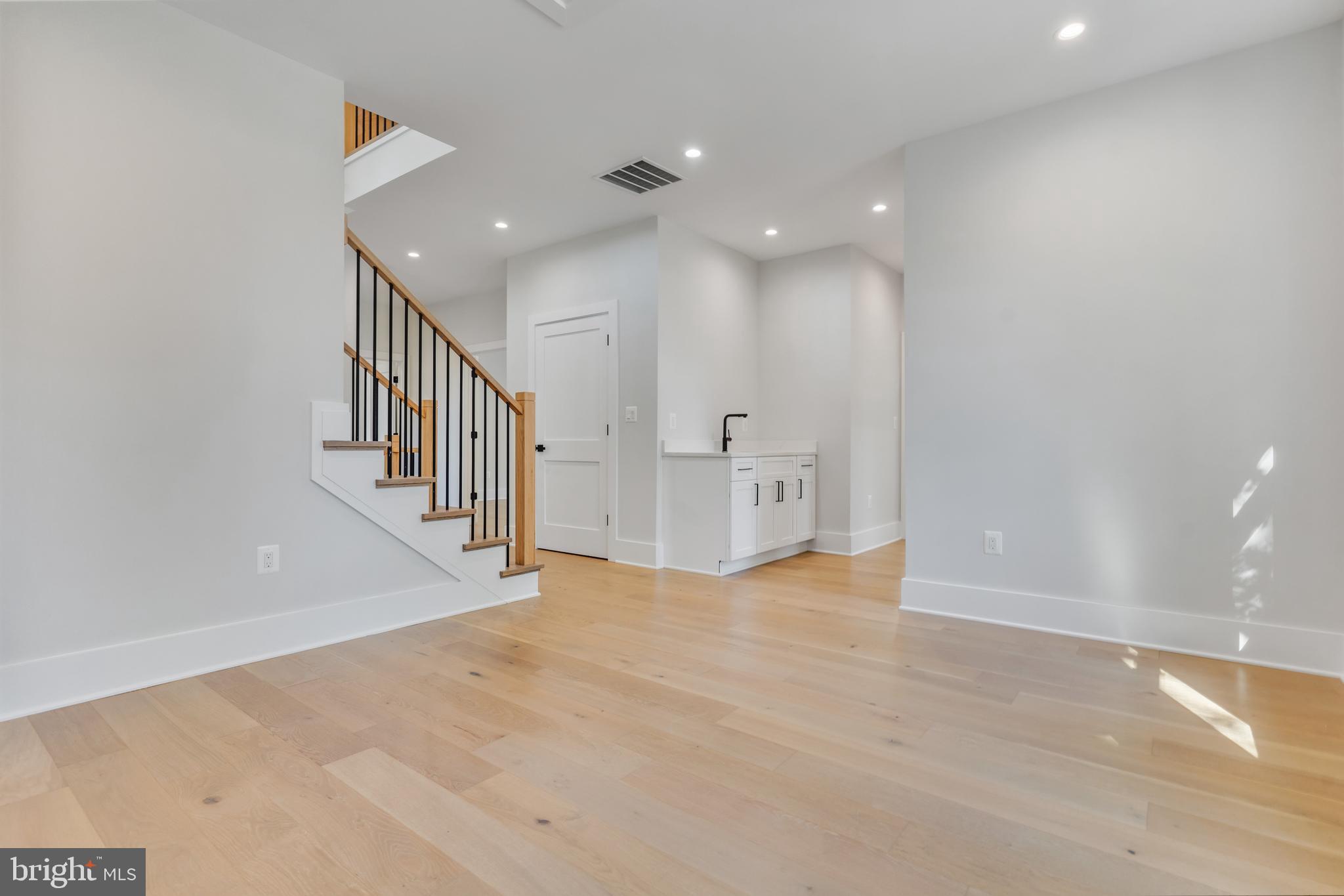 LEE HEIGHTS - Residential