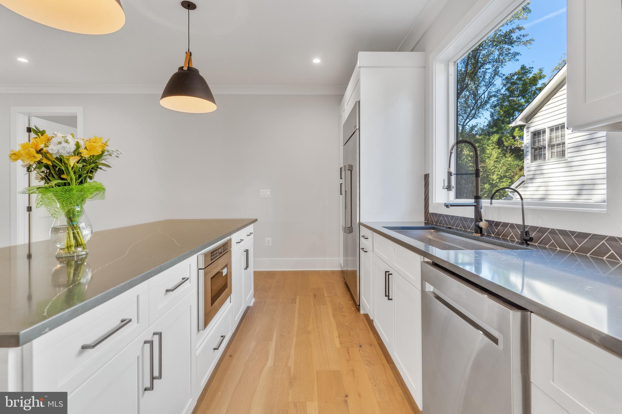 LEE HEIGHTS - Residential