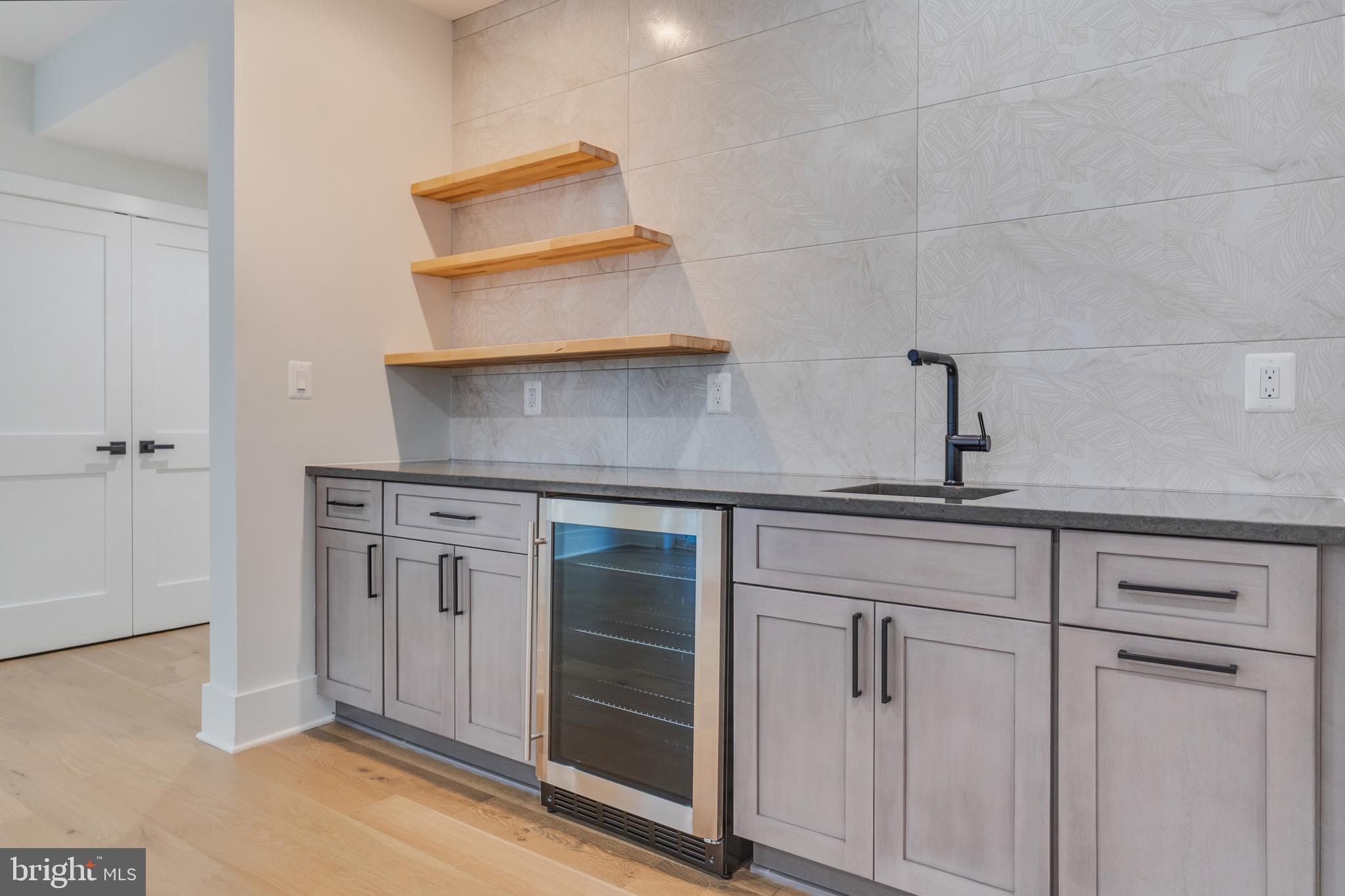 LEE HEIGHTS - Residential