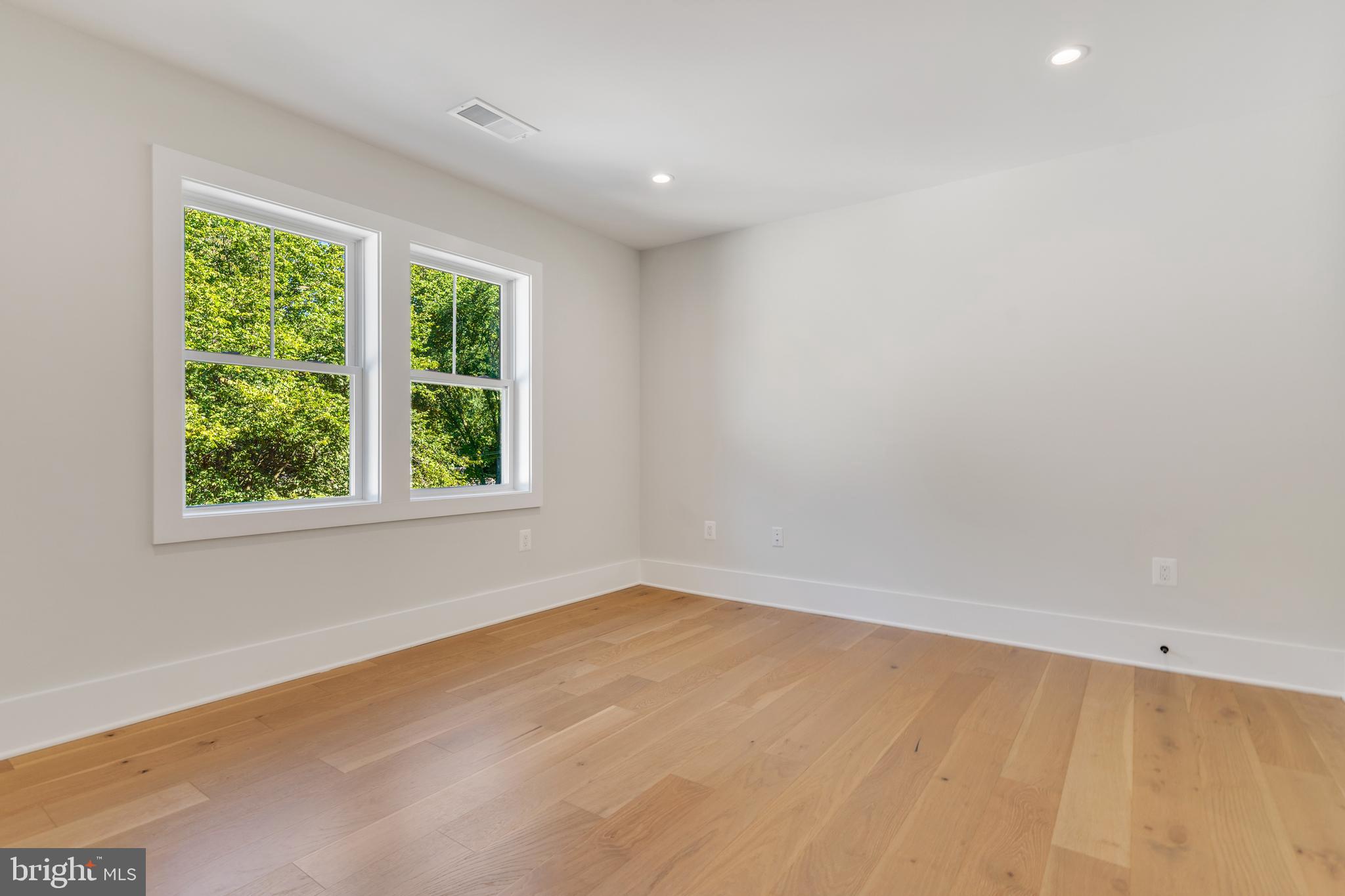 LEE HEIGHTS - Residential