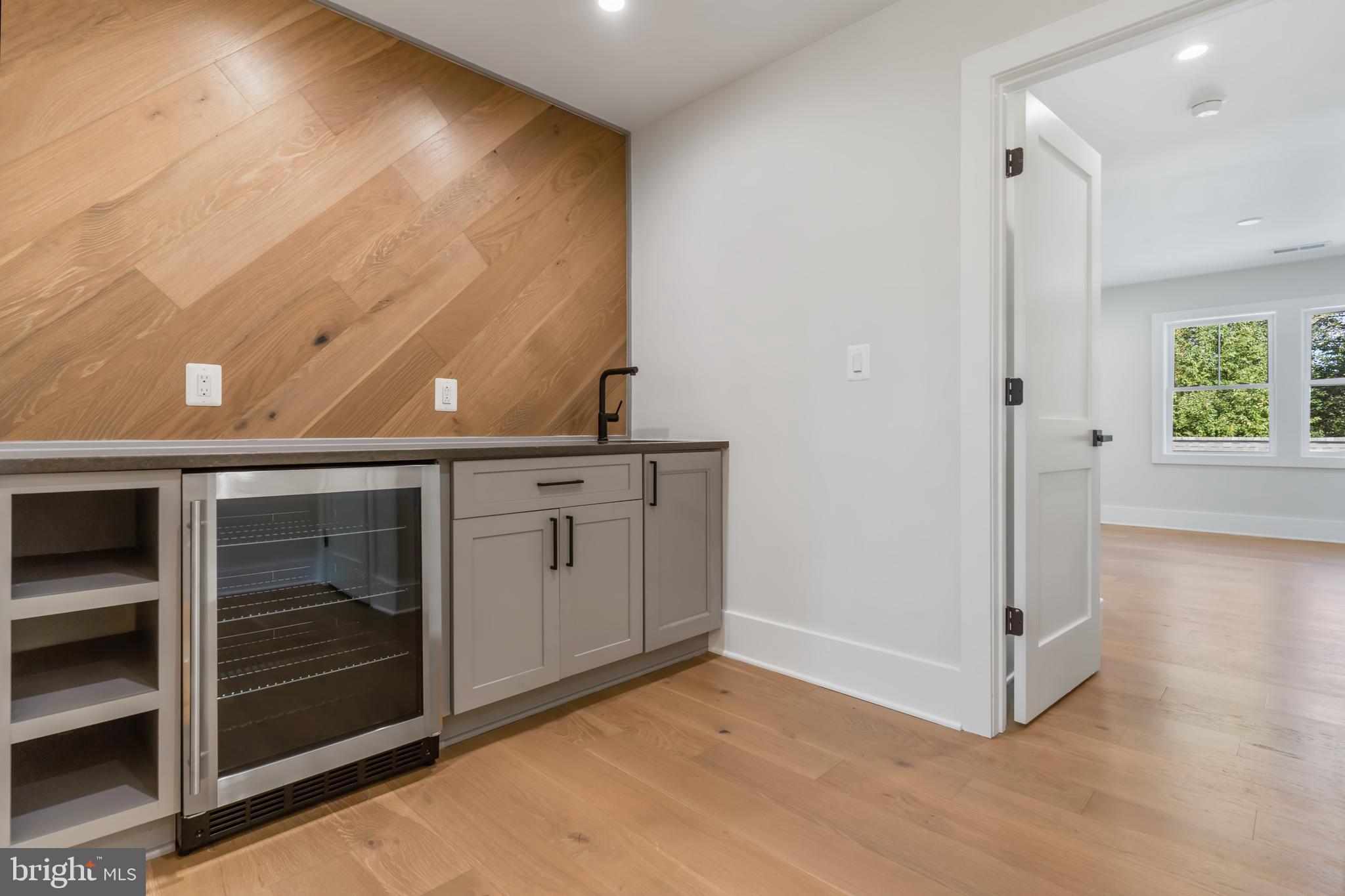 LEE HEIGHTS - Residential