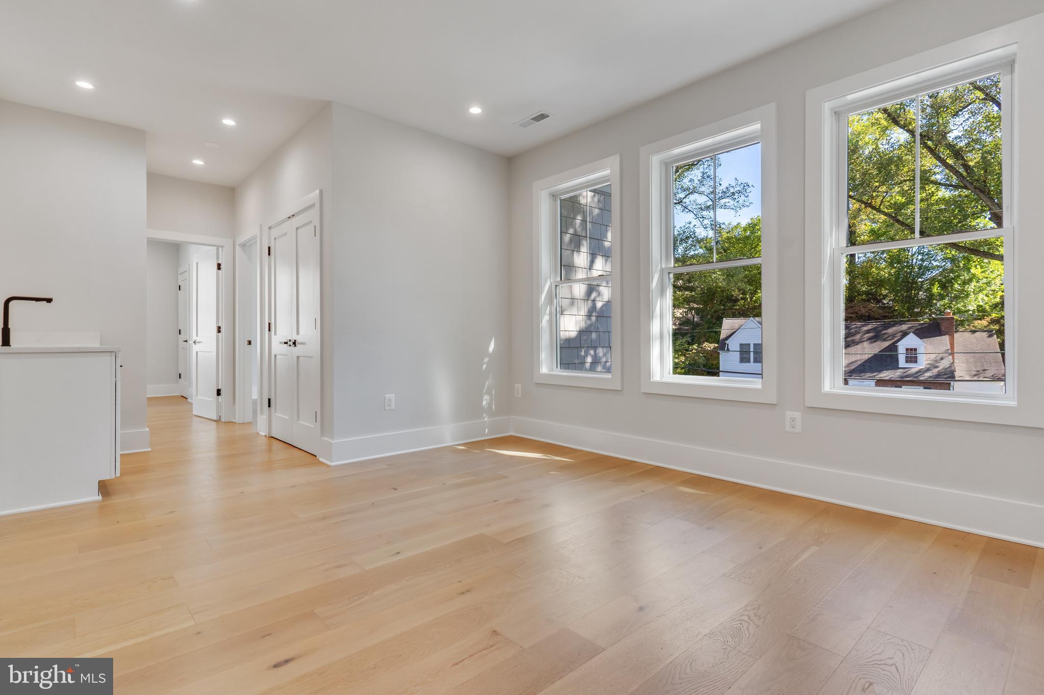 LEE HEIGHTS - Residential