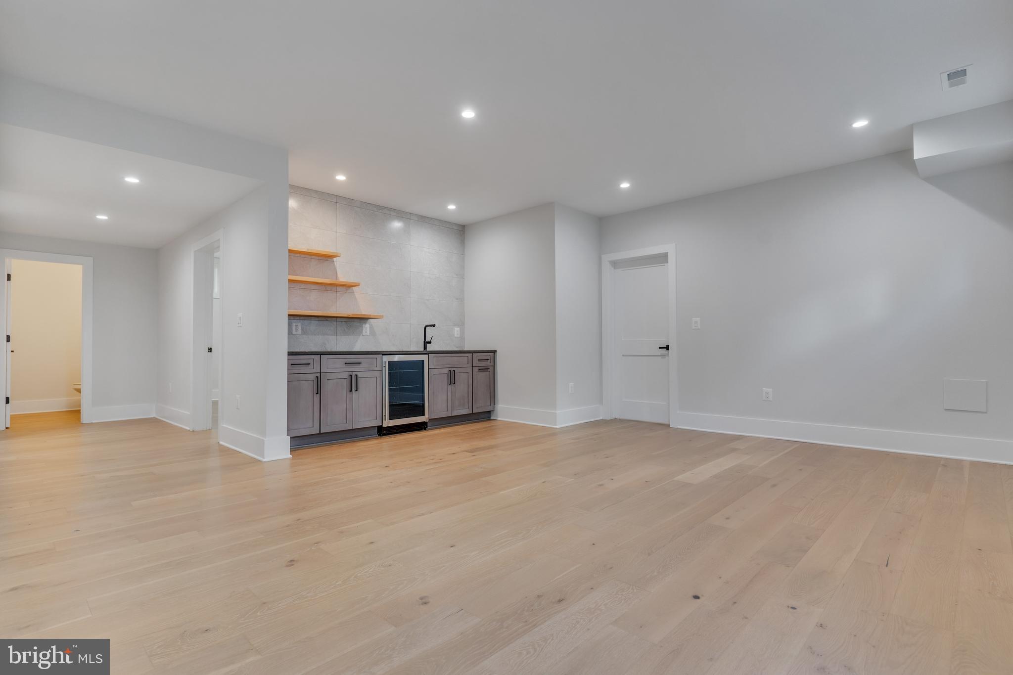 LEE HEIGHTS - Residential