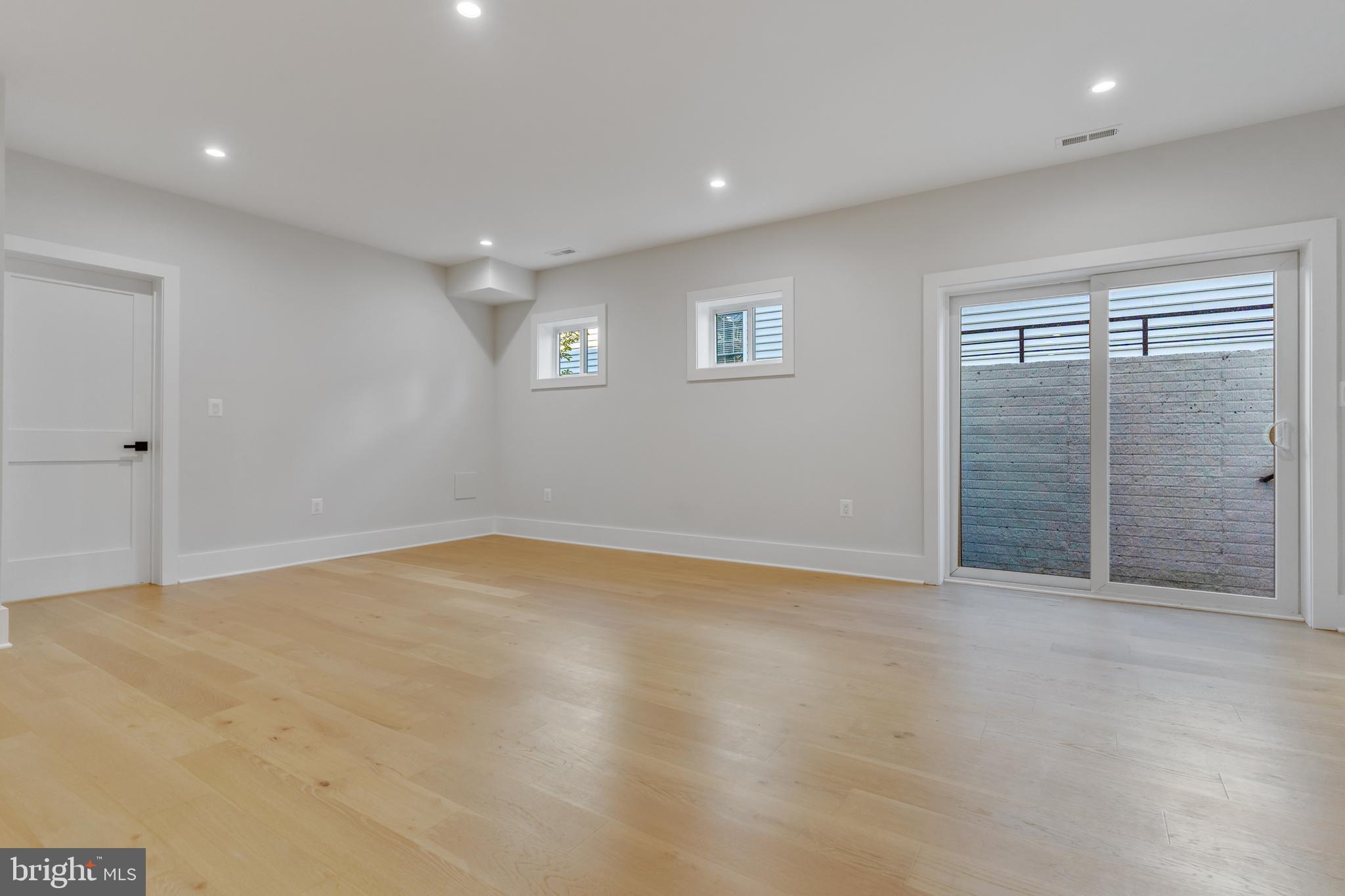 LEE HEIGHTS - Residential