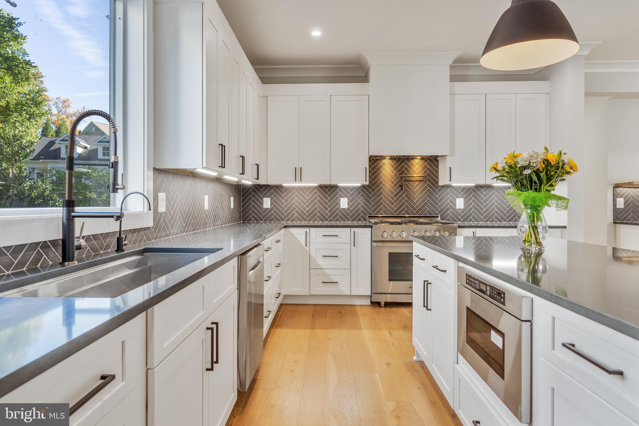 LEE HEIGHTS - Residential