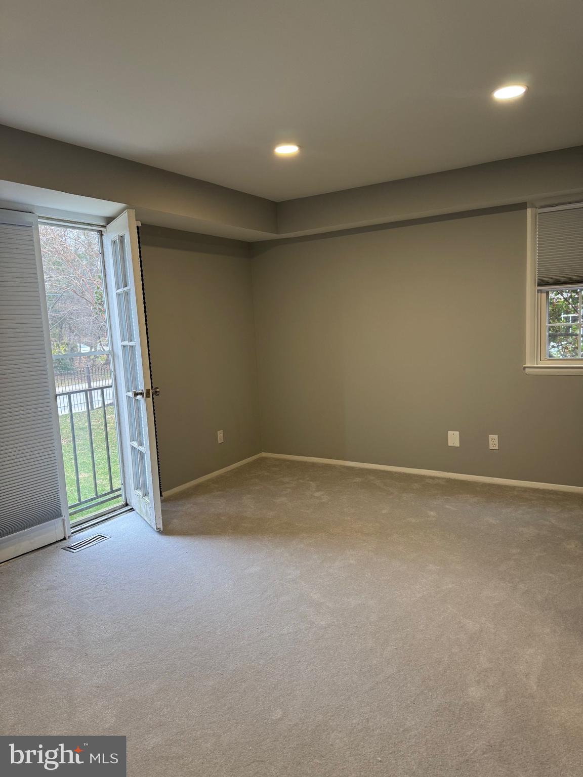 HOMELAND SOUTHWAY - Residential Lease