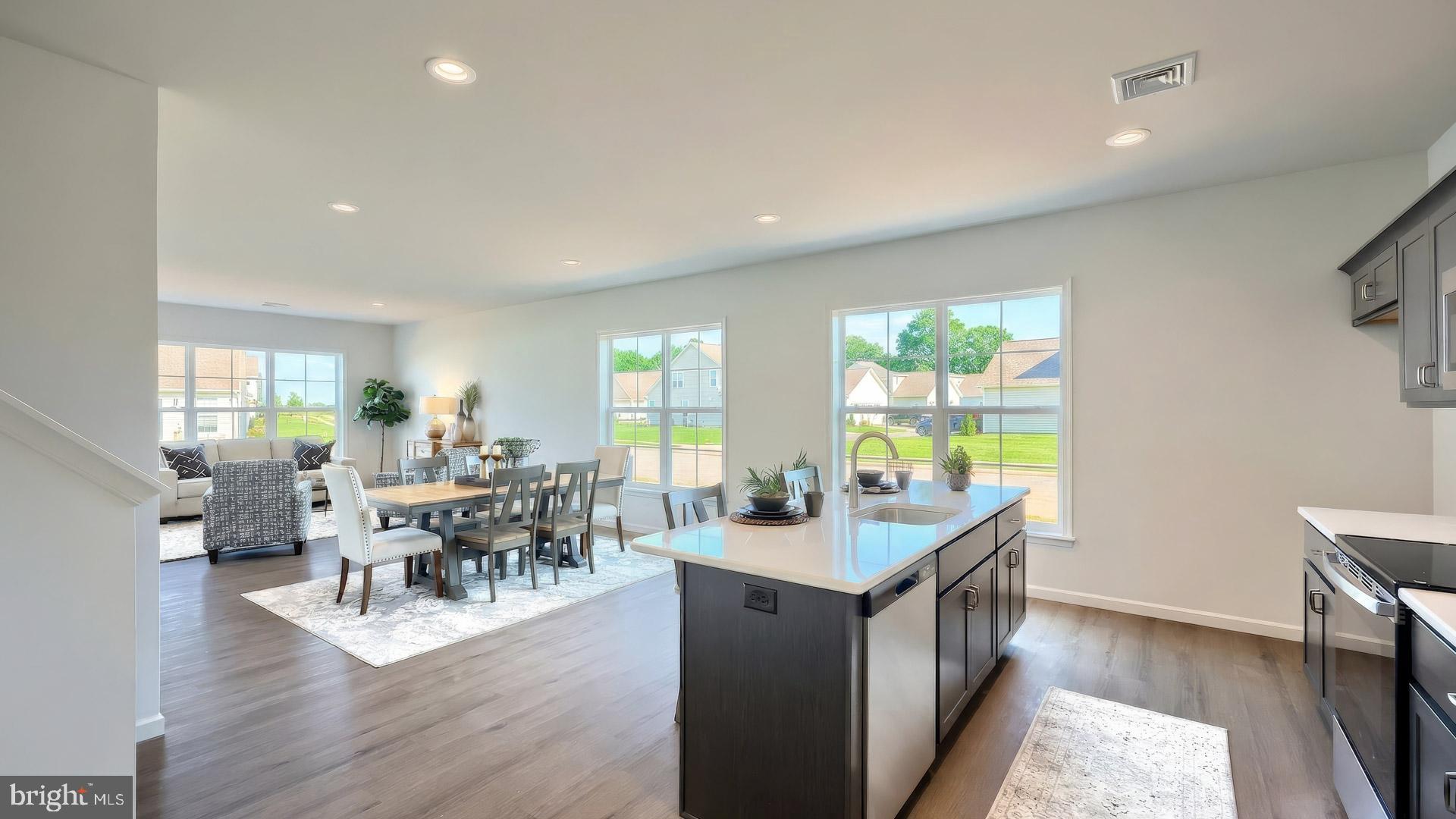 PARADISE VILLAGE - Residential