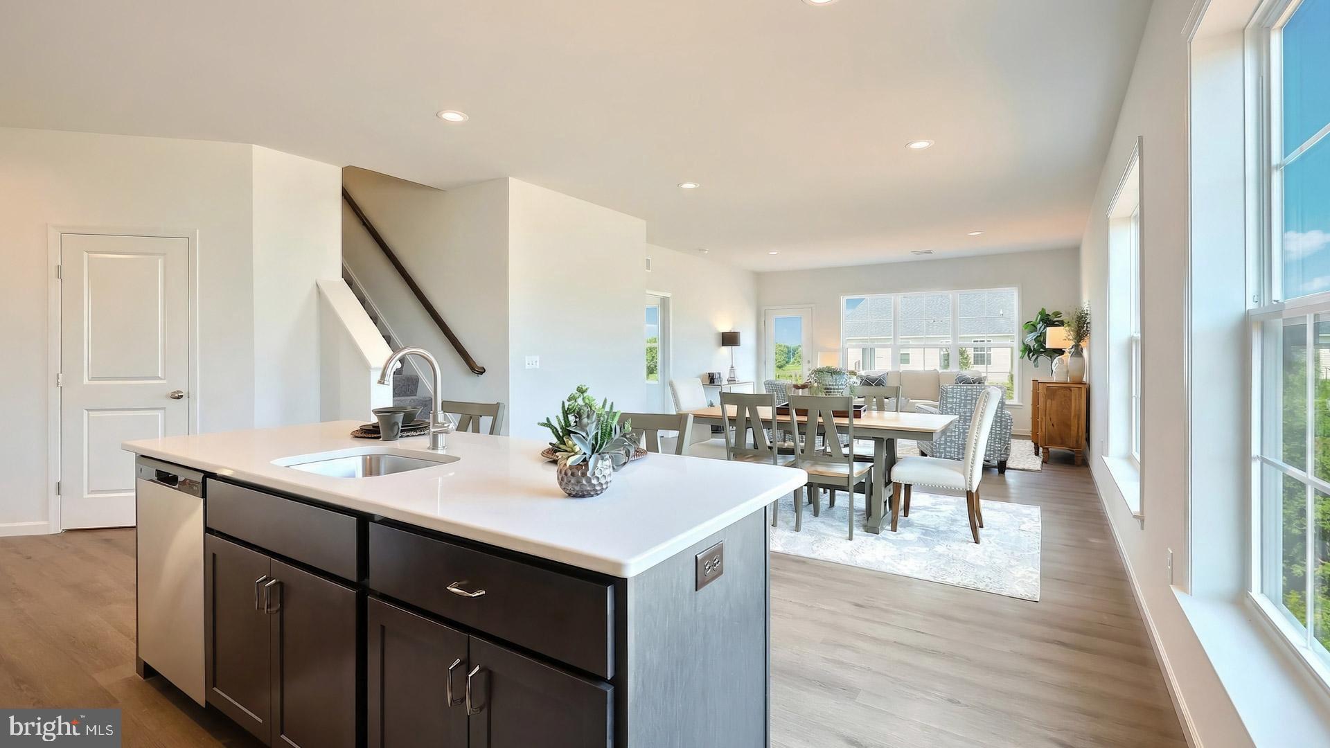 PARADISE VILLAGE - Residential