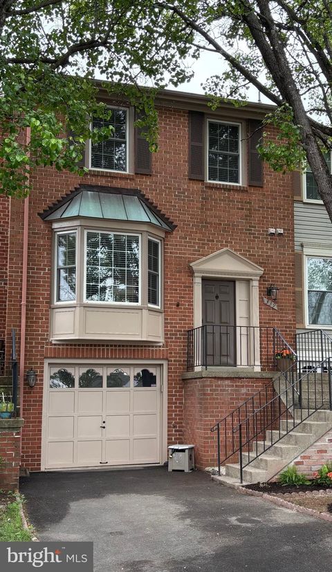 Photo of 339 Davis Avenue SW, LEESBURG, VA 20175 (MLS # VALO2122198)