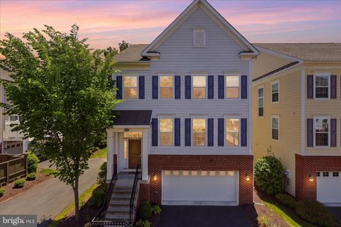 Photo of 4432 Manor Oak Lane, FAIRFAX, VA 22030 (MLS # VAFX2310200)