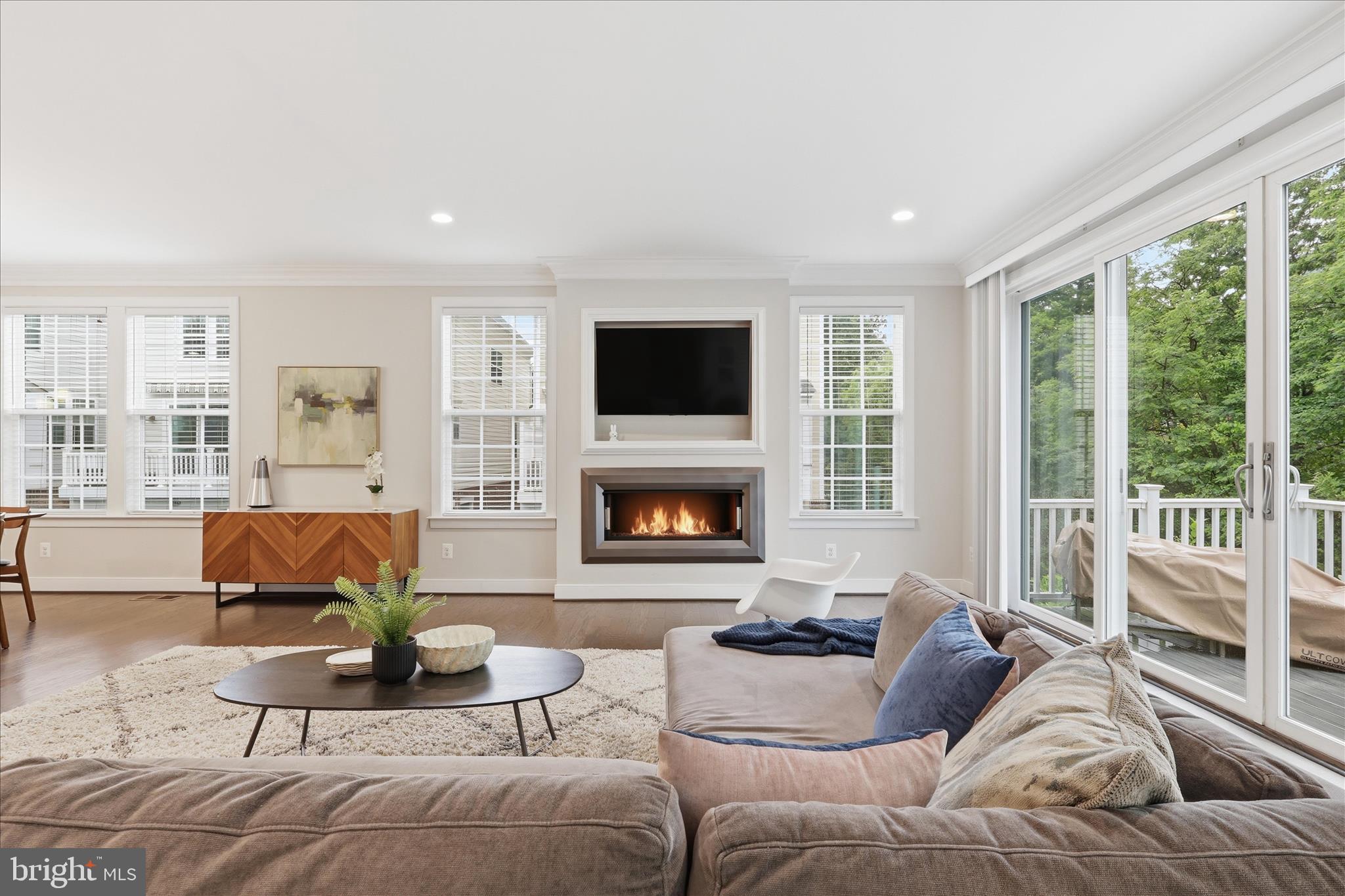 4432 MANOR OAK LANE