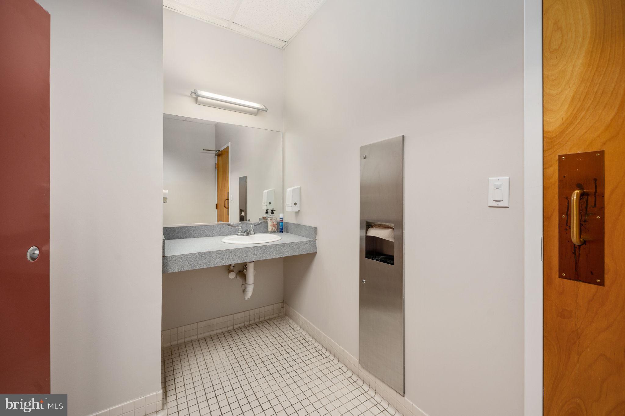 DOWNTOWN FREDERICKSBURG - Commercial Lease