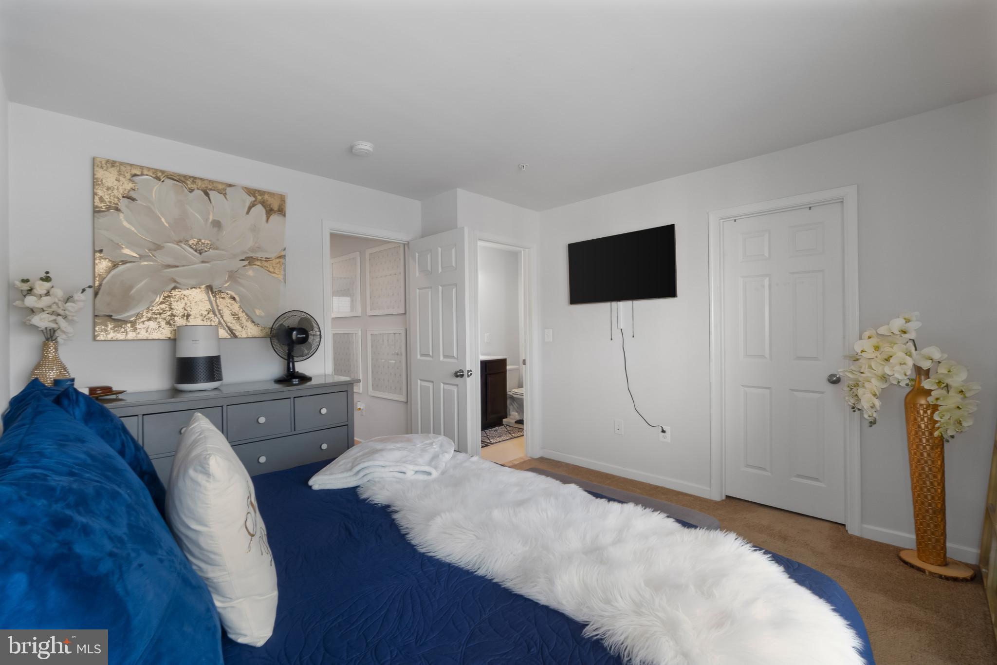 OAKWOOD VILLAGE - Residential